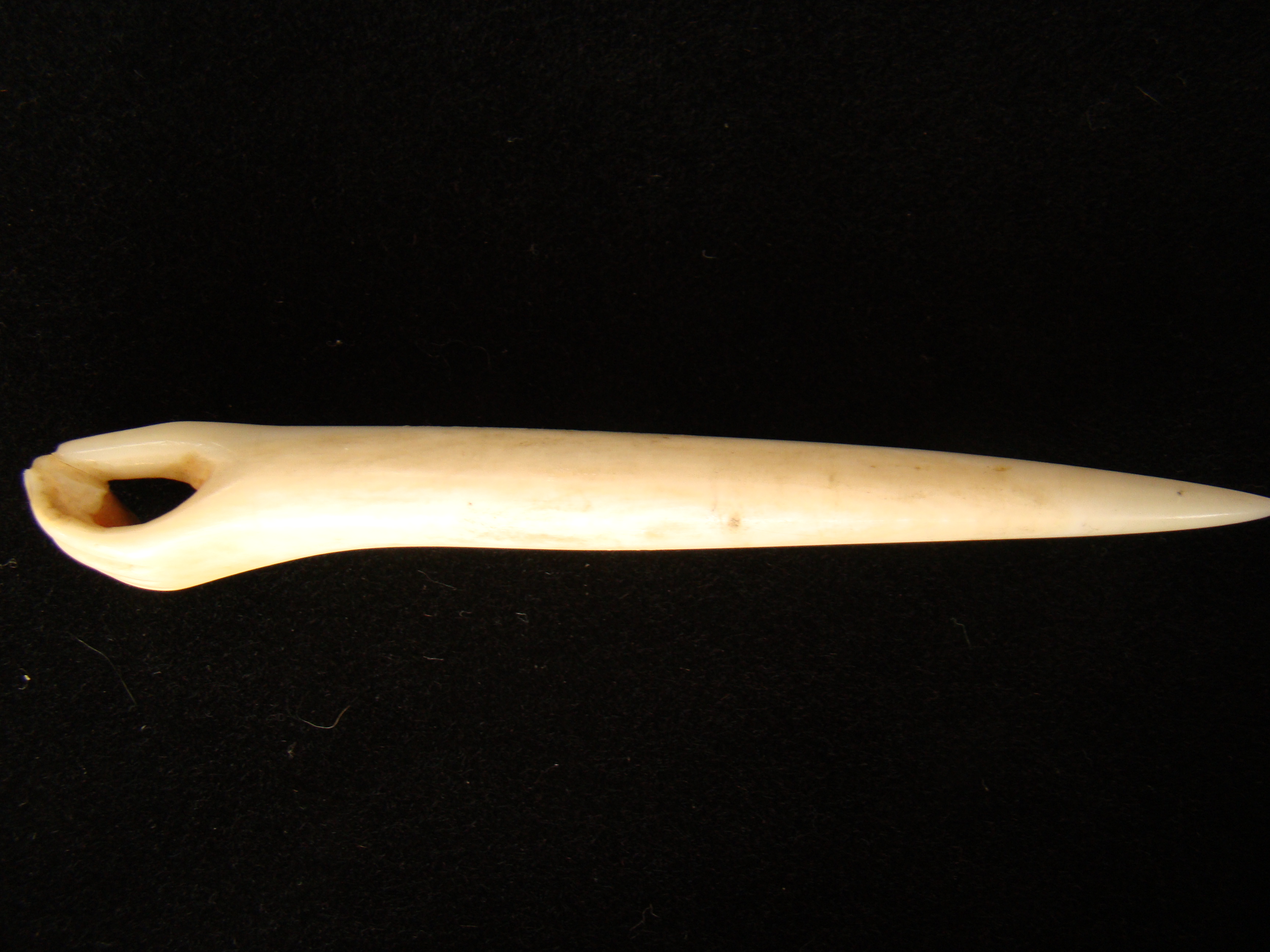 A sailor -carved whale ivory bodkin depicting a hand holding a small box or book circa 1850 — image 4