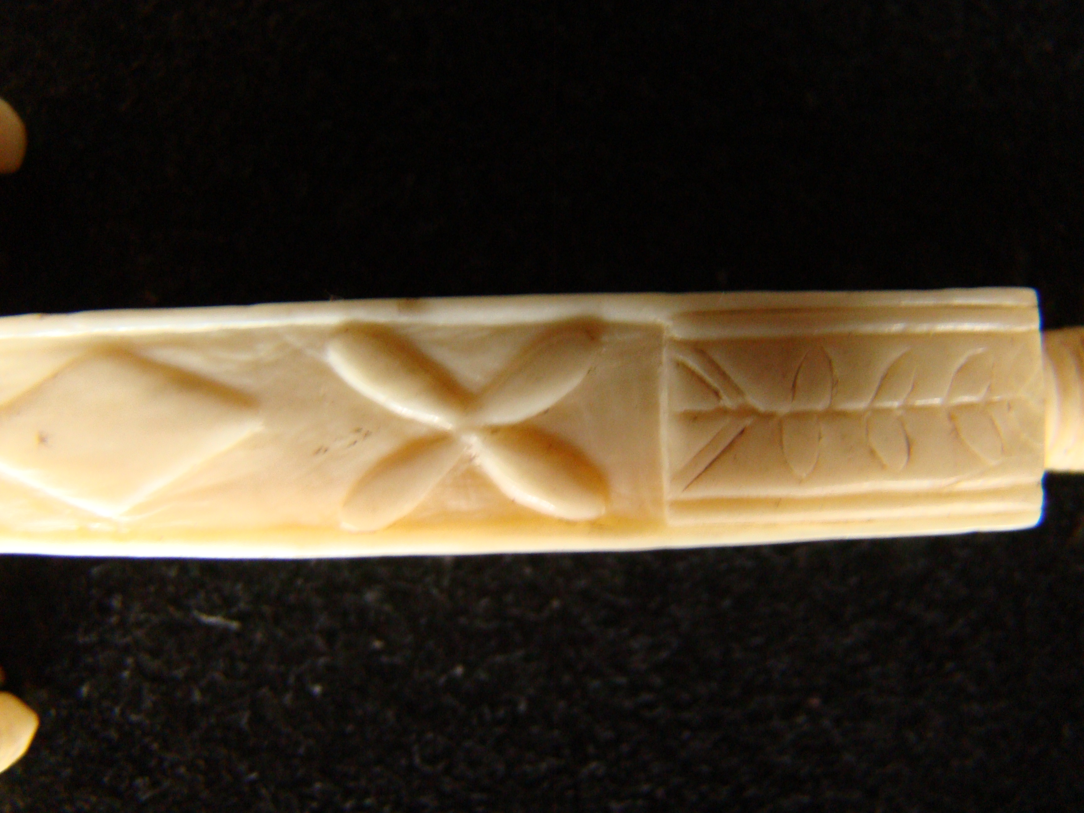 An unusual sailor-carved antique whale ivory bodkin in the form of a yoke circa 1850 — image 3