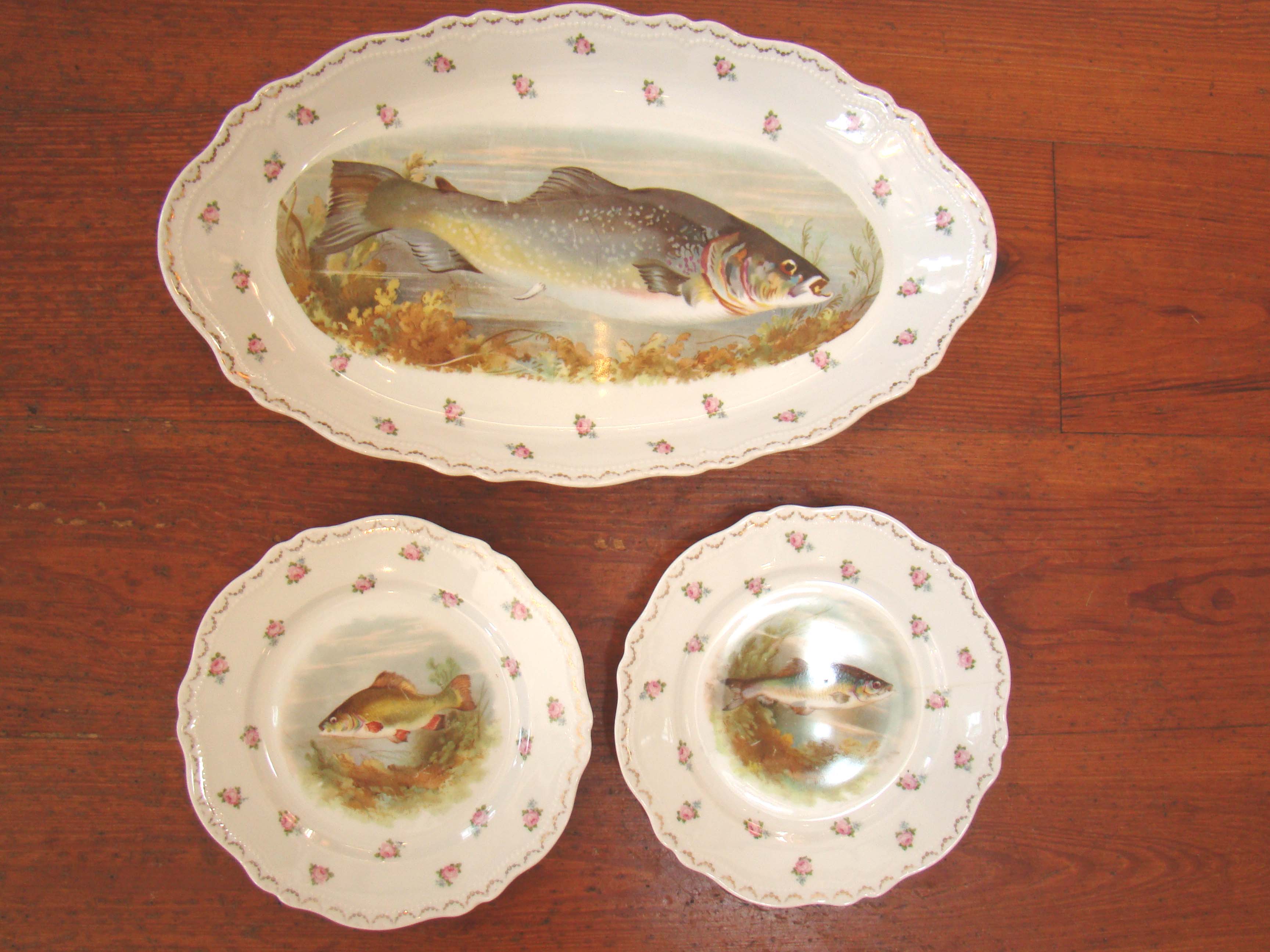 A fine hand painted Royal Austrian fish serving platter and two matching side dished circa 1910 — image 2