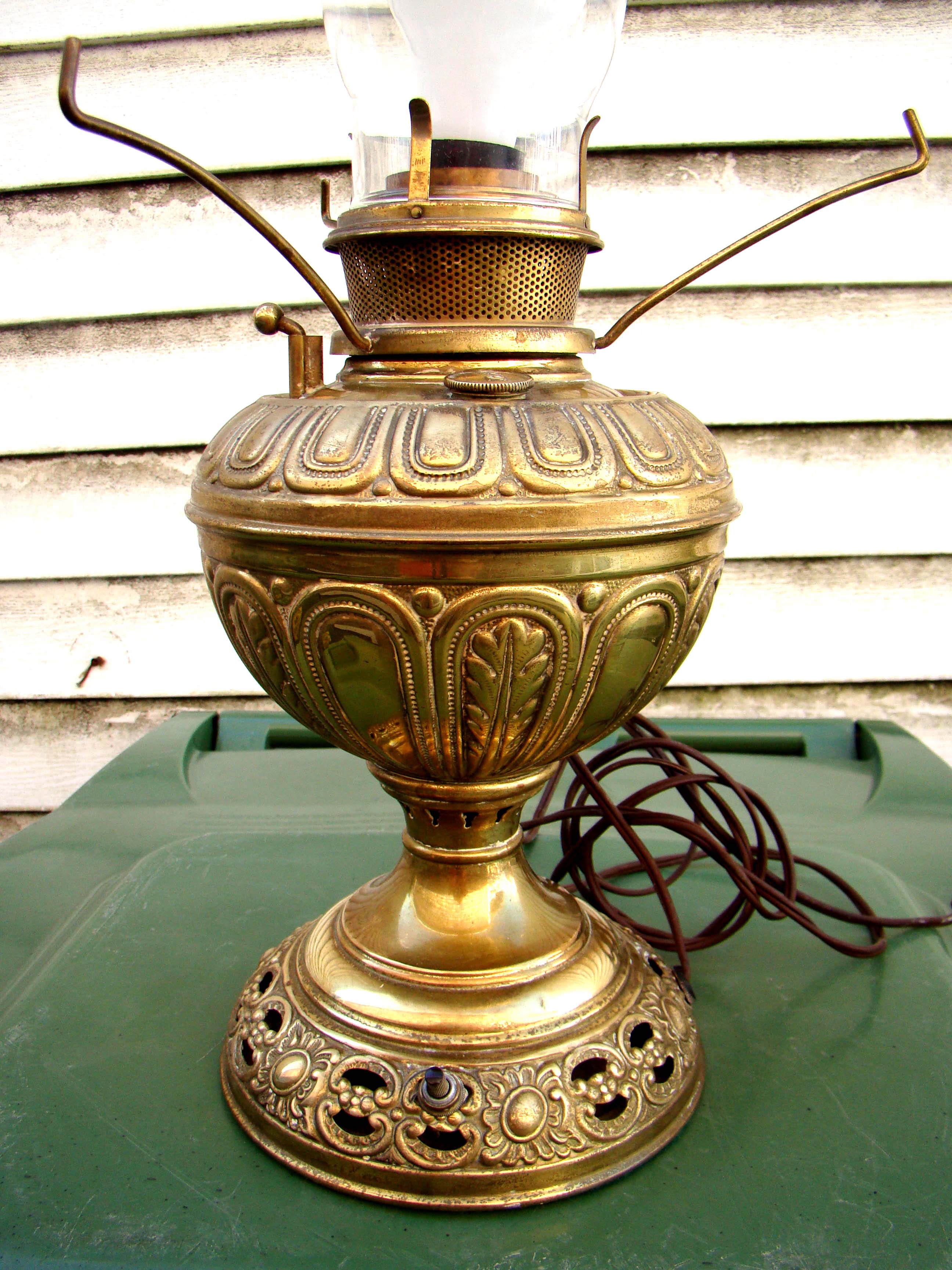 A fine 19th century oil lamp made by Bradley & Hubbard of Bridgeport, CT, circa 1880 — image 2