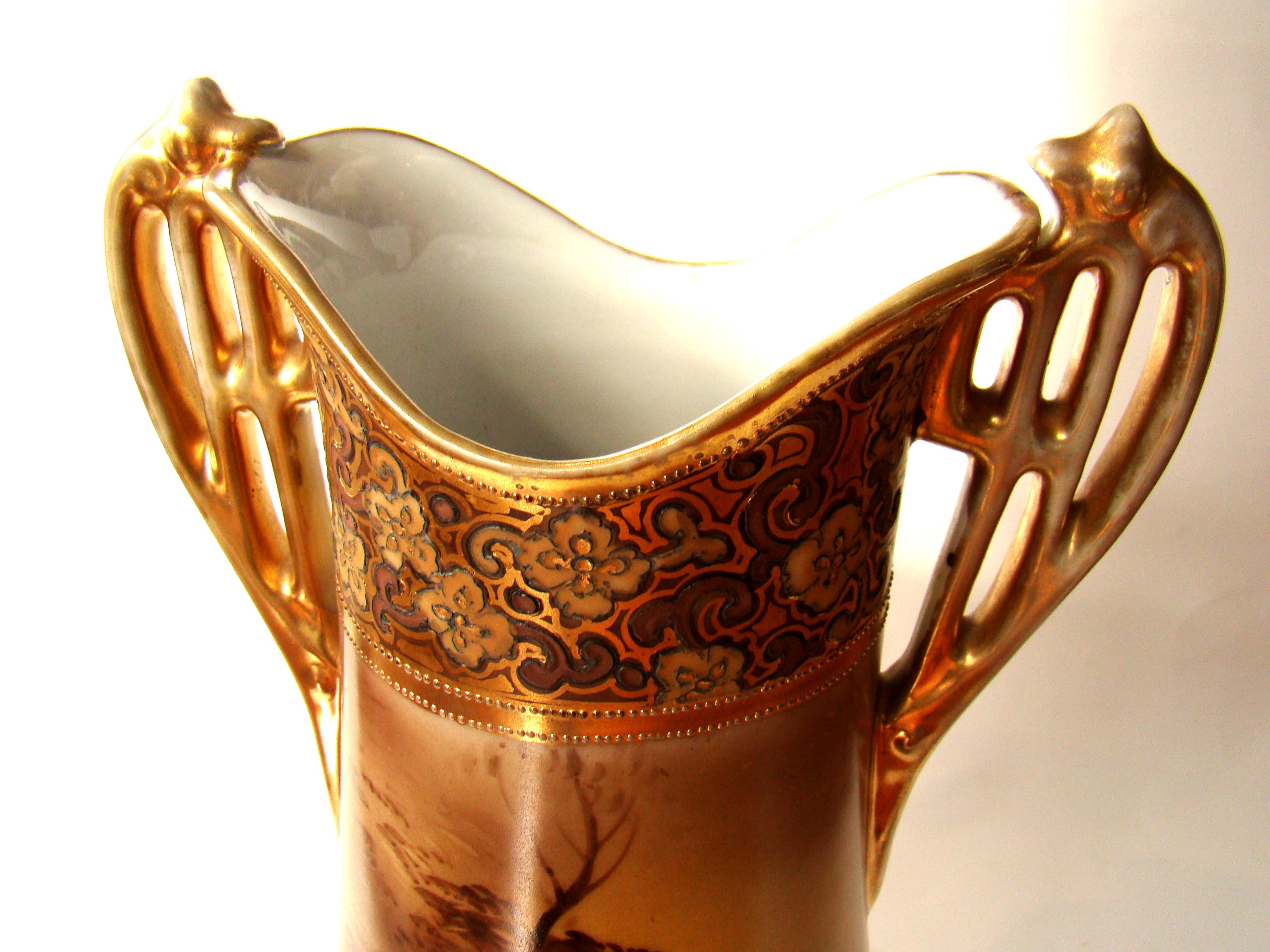 A fabulous vintage hand painted NIPPON two handled vase with gilt decoration circa 1900 — image 2