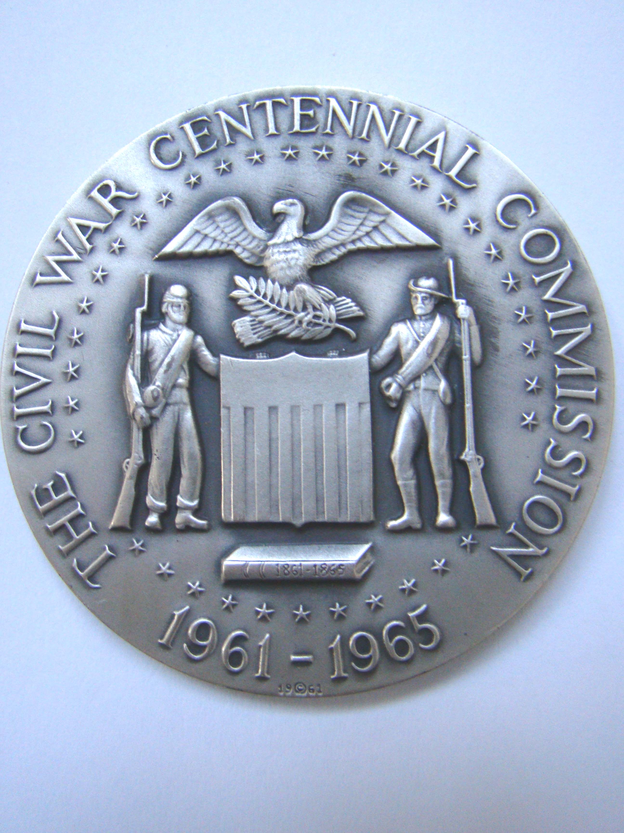 A pair of 1961-1965 Civil War Centennial .999 pure silver medals weighing 4.25 ounces each and having a 2 1/2" diameter — image 2