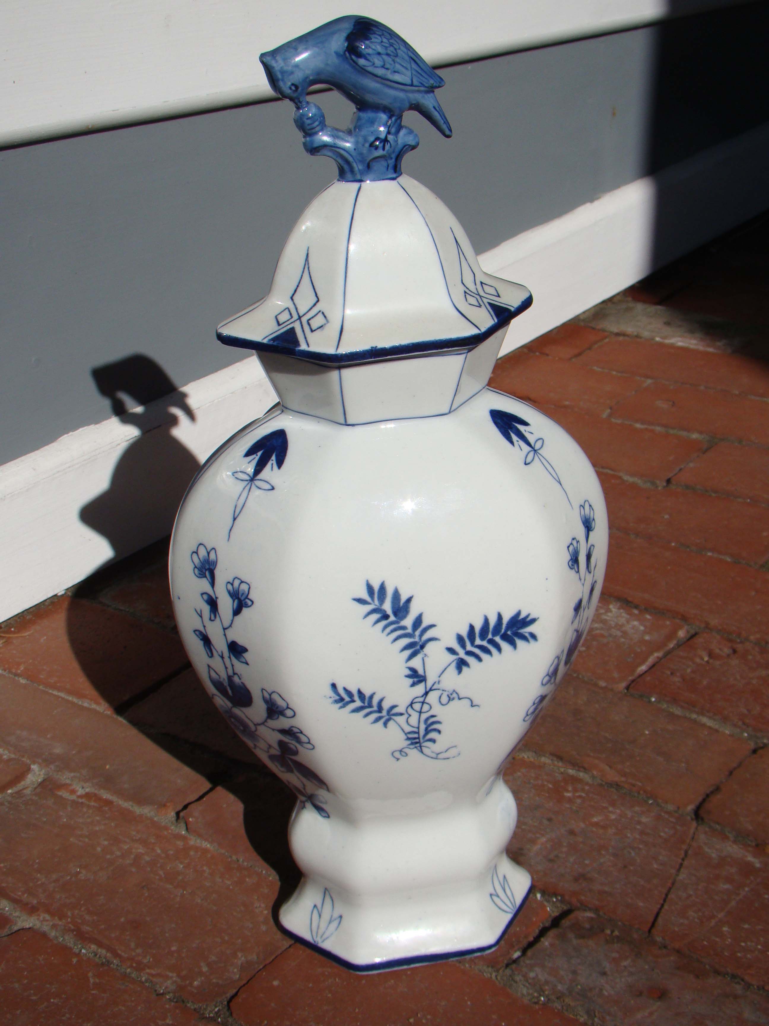 A fine vintage hand painted Dutch Delft covered jar with partridge finial — image 2