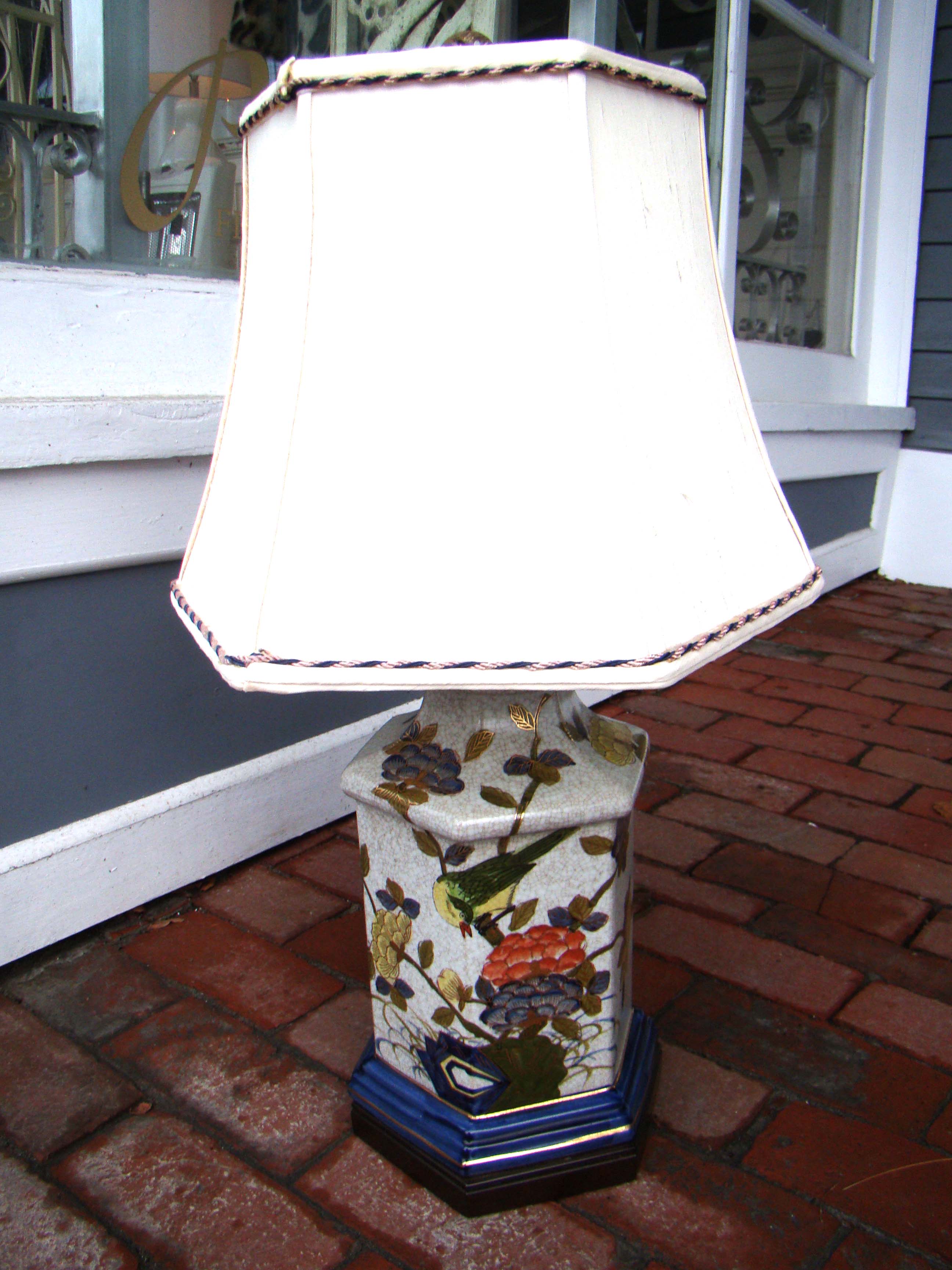 An attractive vintage Asian style lamp with custom made silk shade — image 2