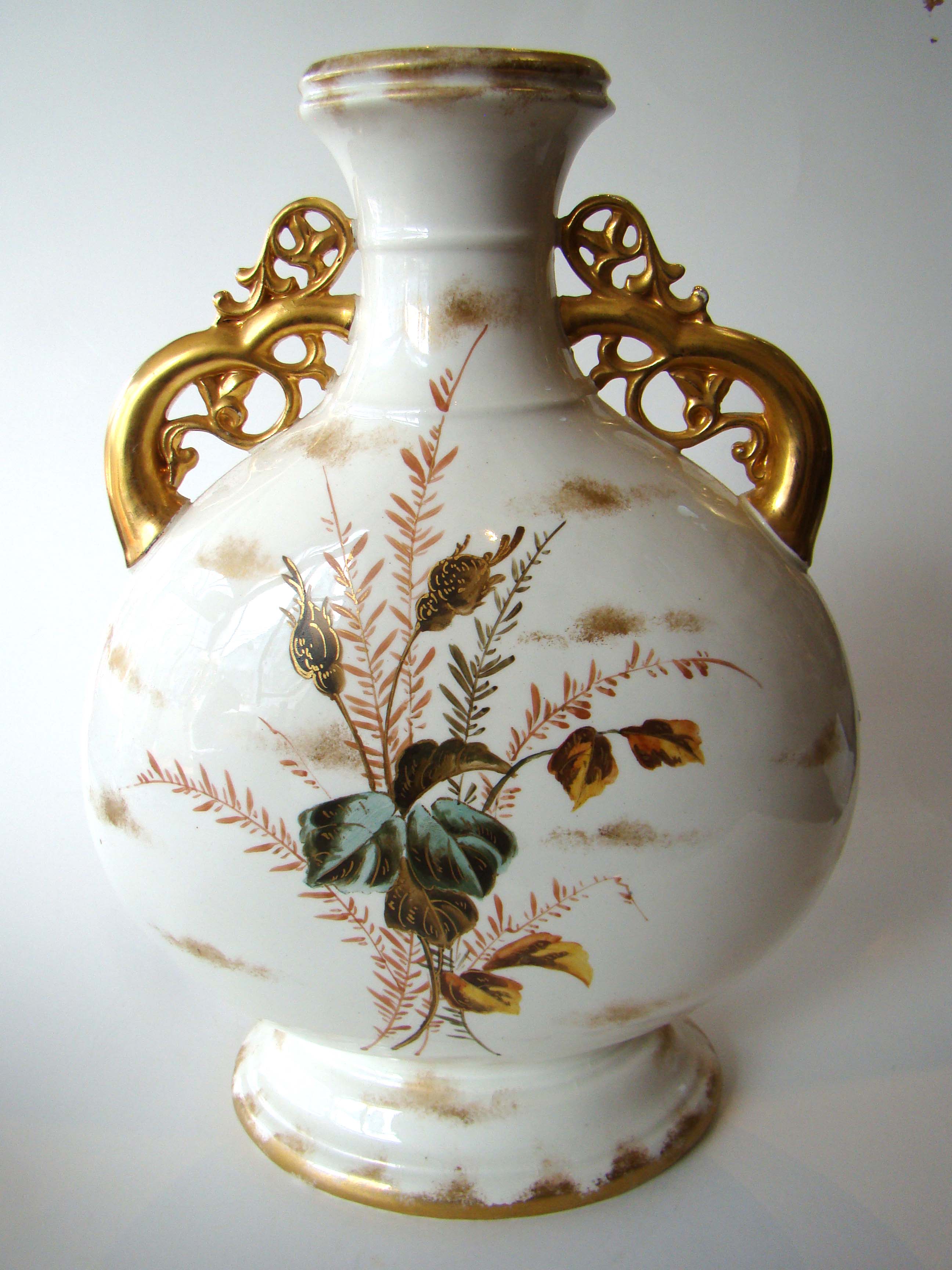A magnificent hand painted vintage two-handled vase circa 1880-1900 — image 2