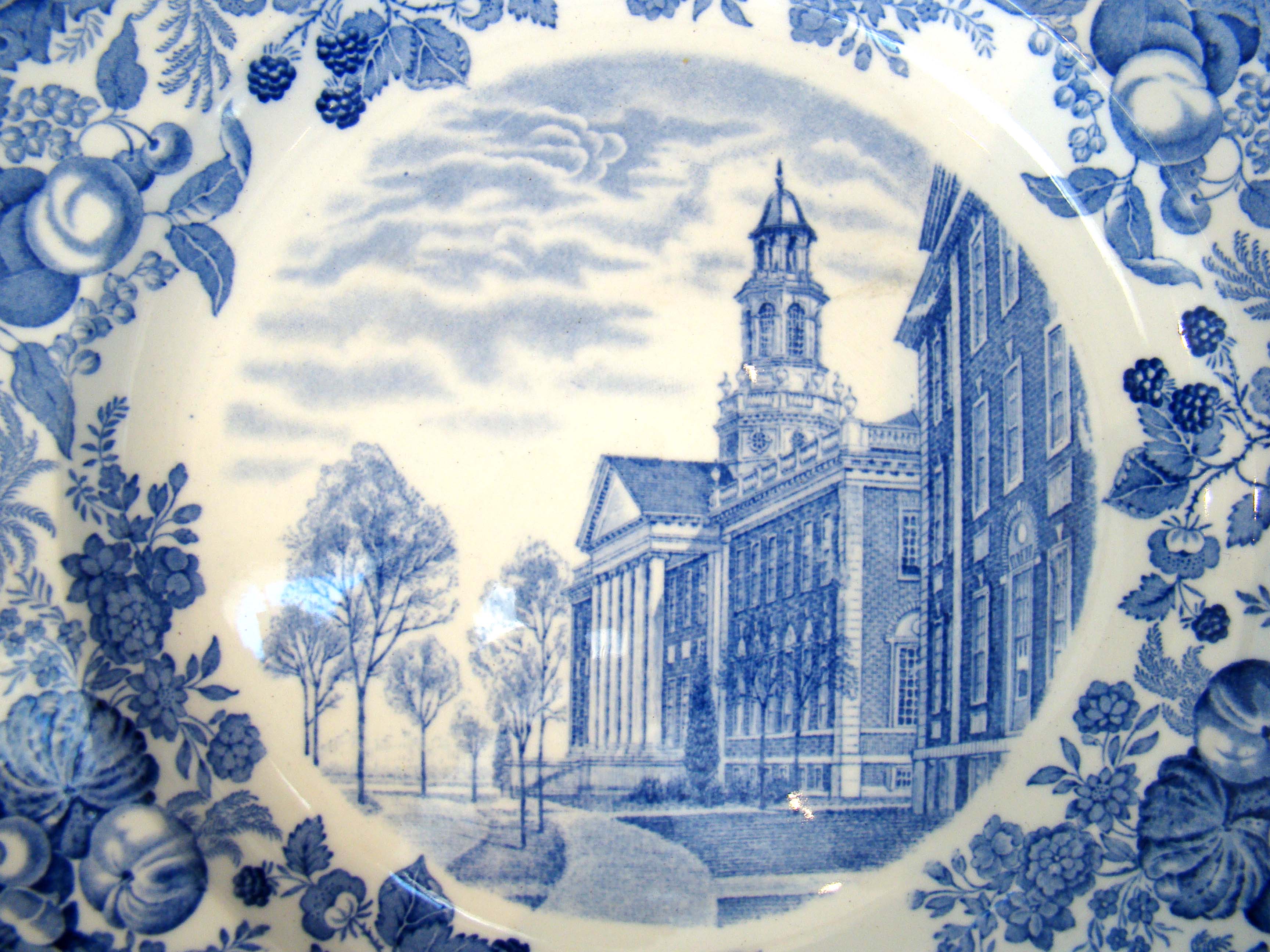 A group of six vintage "HARVARD COLLEGE" commemorative plates made by Wedgwood in 1927 — image 5