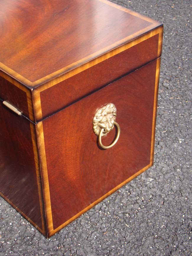 A stunning 19th century 'style' mahogany storage box — image 2