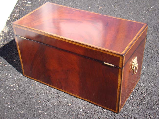 A stunning 19th century 'style' mahogany storage box — image 3