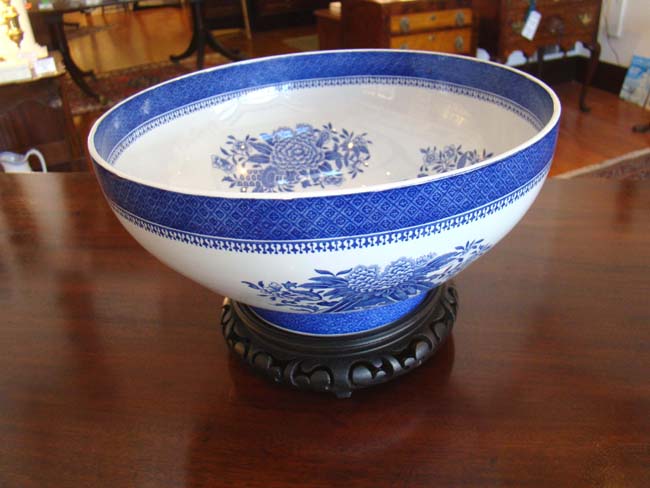 A vintage Copeland Spode Fitzhugh bowl