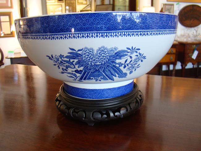A vintage Copeland Spode Fitzhugh bowl — image 3