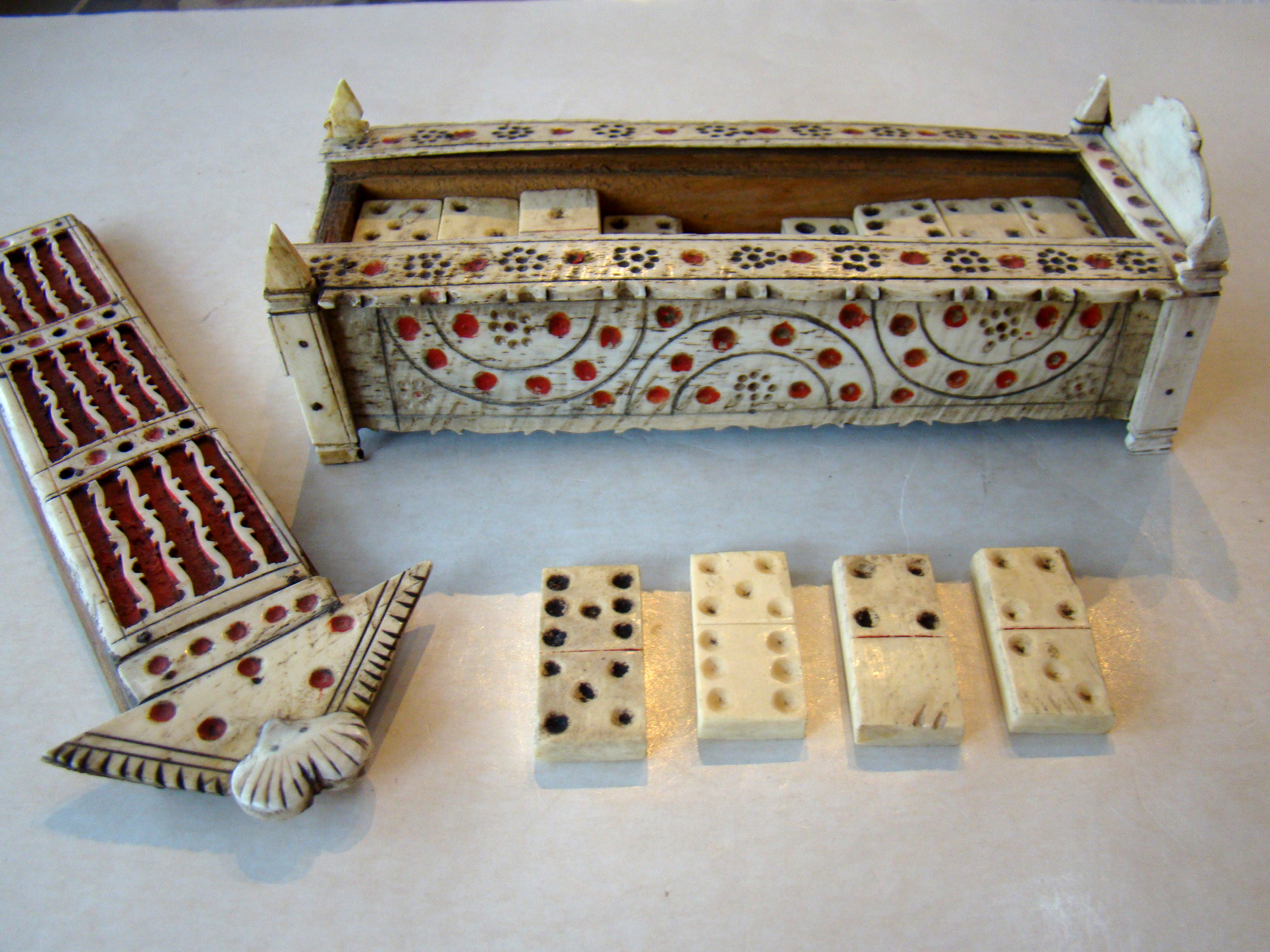 A fabulous NAPOLEONIC period PRISONER-OF-WAR polycrome games box circa 1810 — image 2