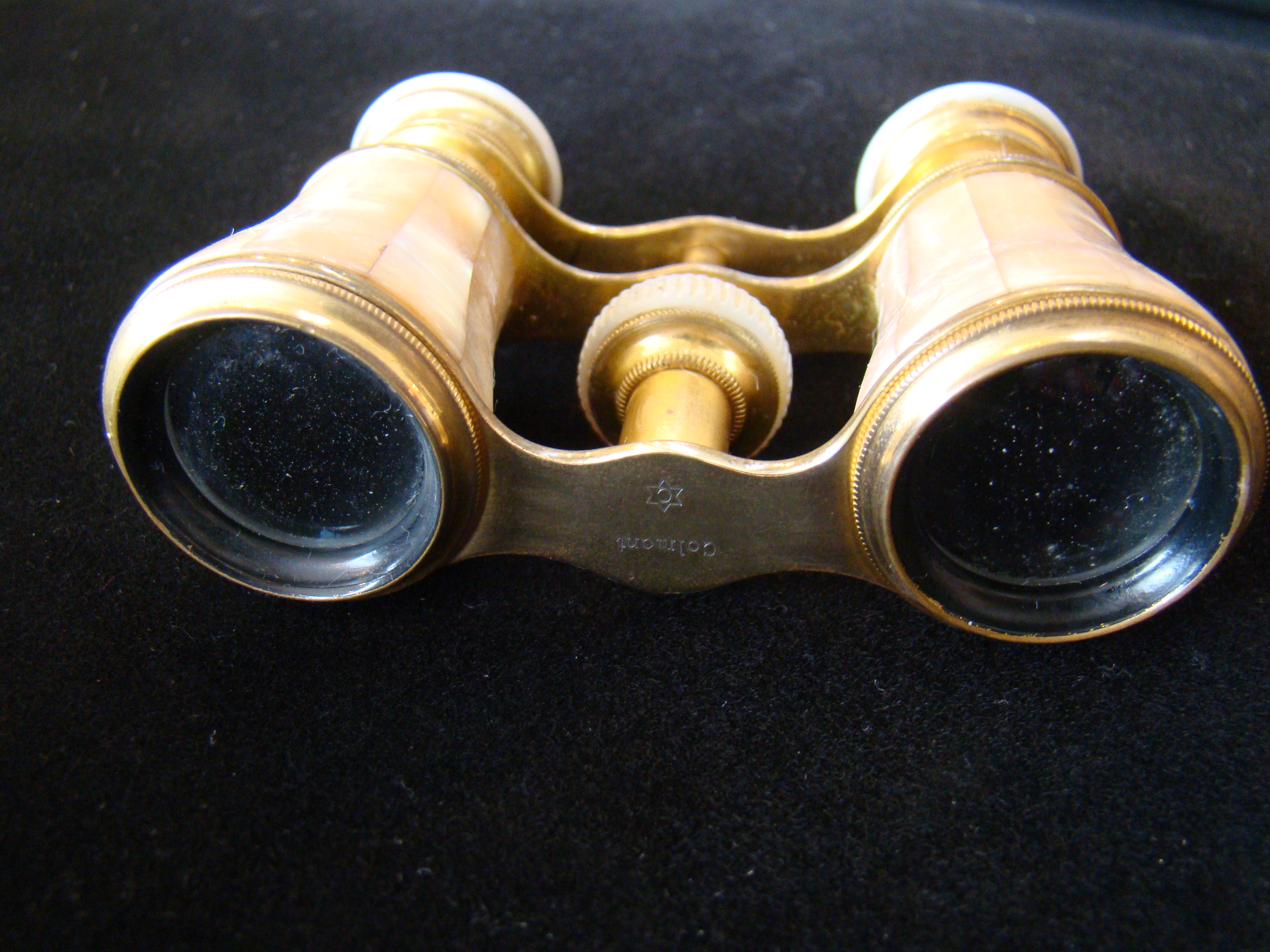 A pair of late 19th century mother-of-pearl mounted French opera glasses by Colmont — image 2