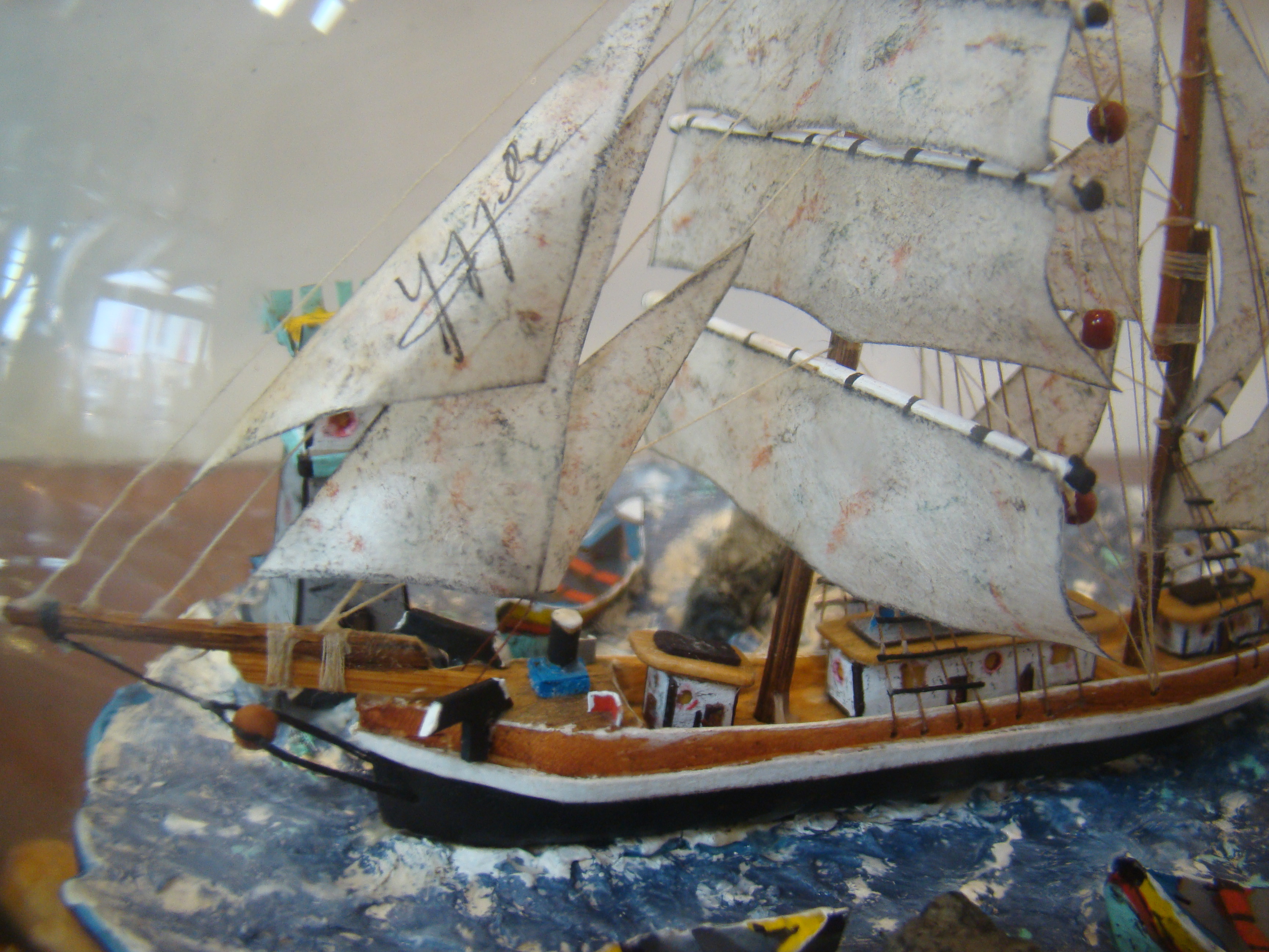 An attractive and well detailed vintage ship-in a bottle of Mediterranean style circa 1940-1950 — image 3