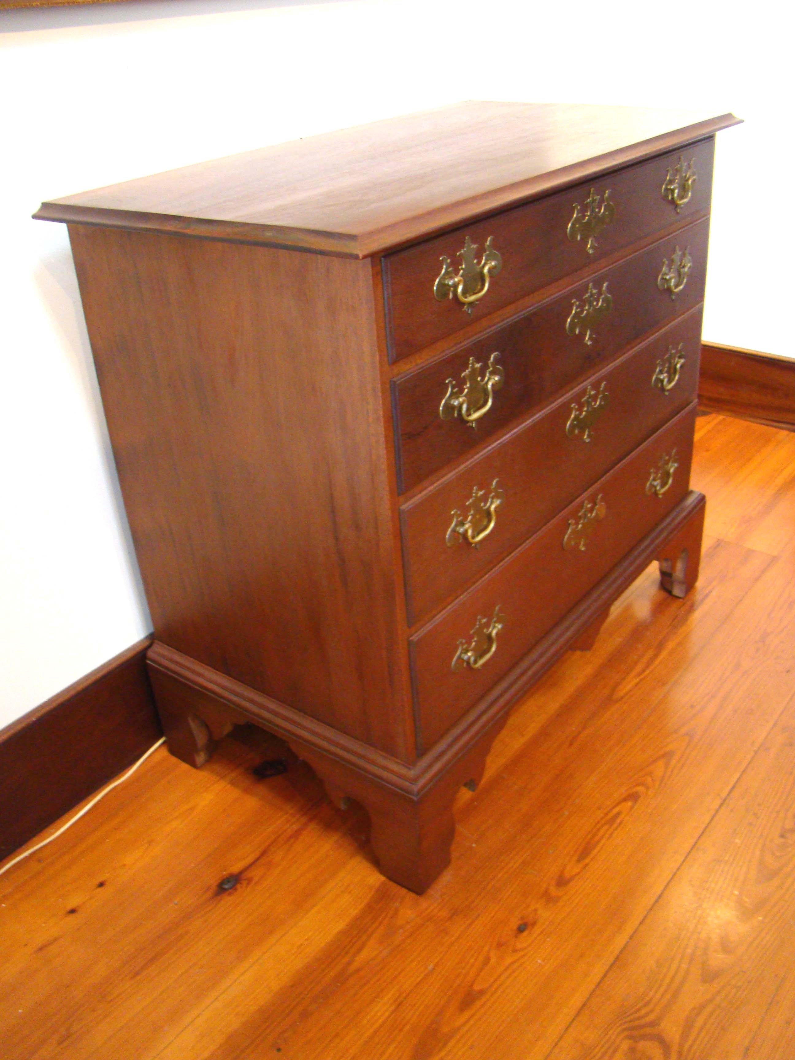 An 18th century Chippendale "Style" walnut bureau — image 2