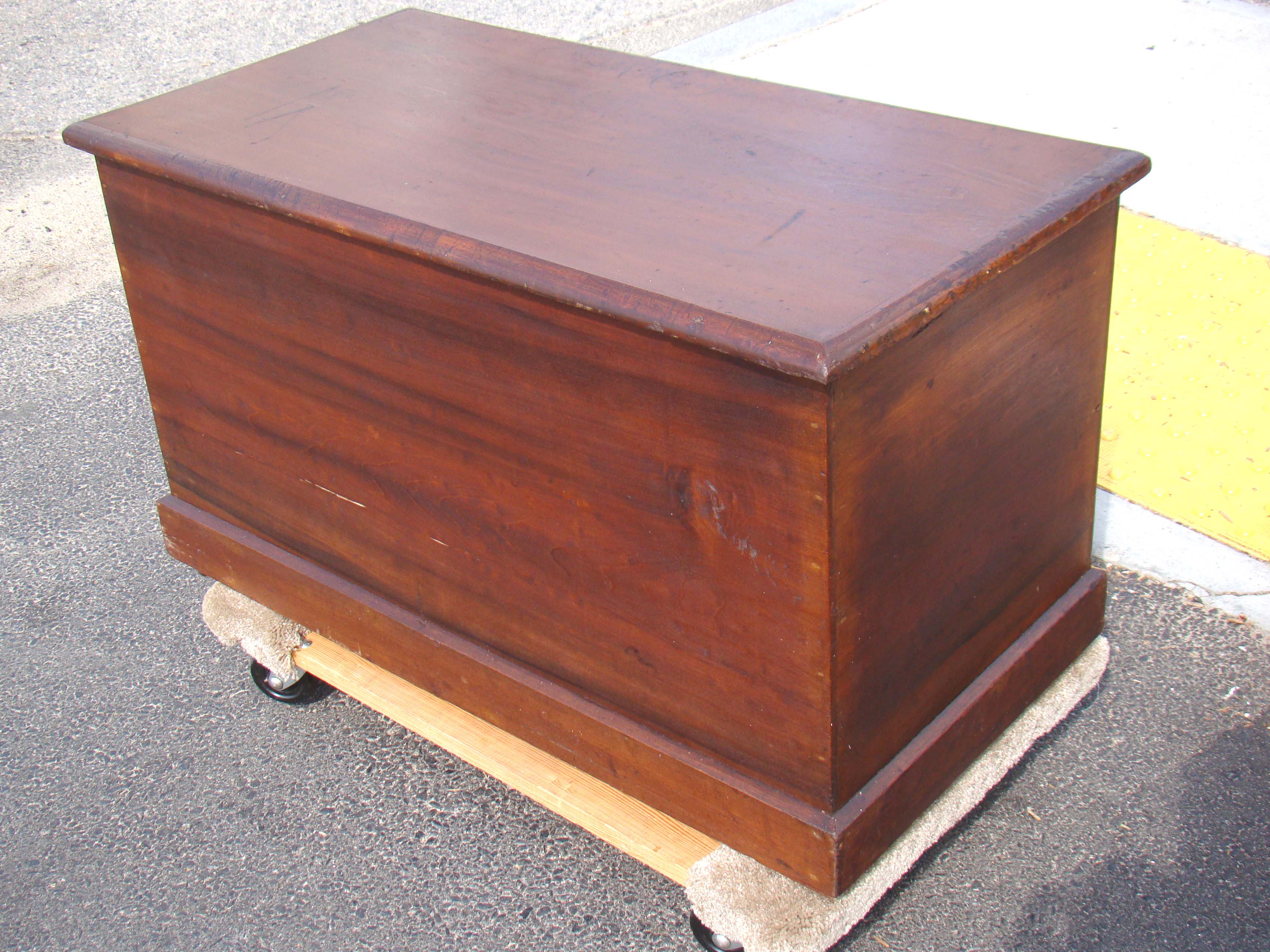 A 19th century Pennsylvania blanket chest — image 2