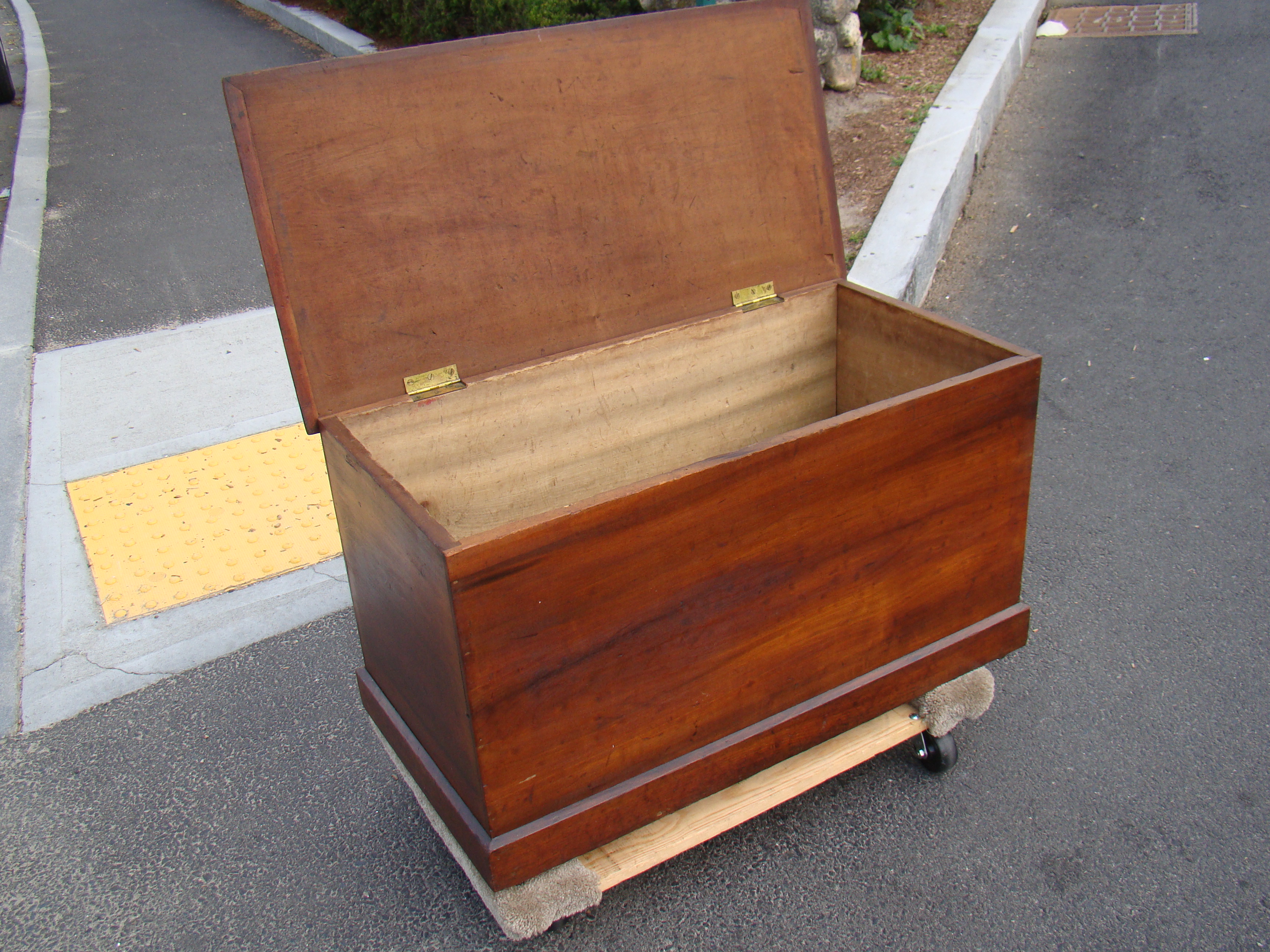 A 19th century Pennsylvania blanket chest — image 4