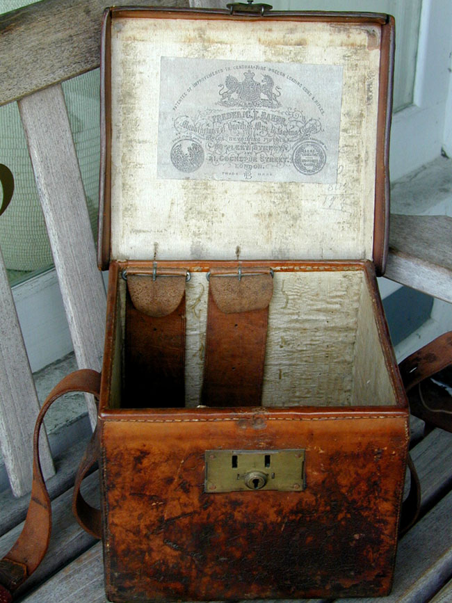 English Victorian Leather Cartridge Box With Original Trade Label Circa 1860. — image 3