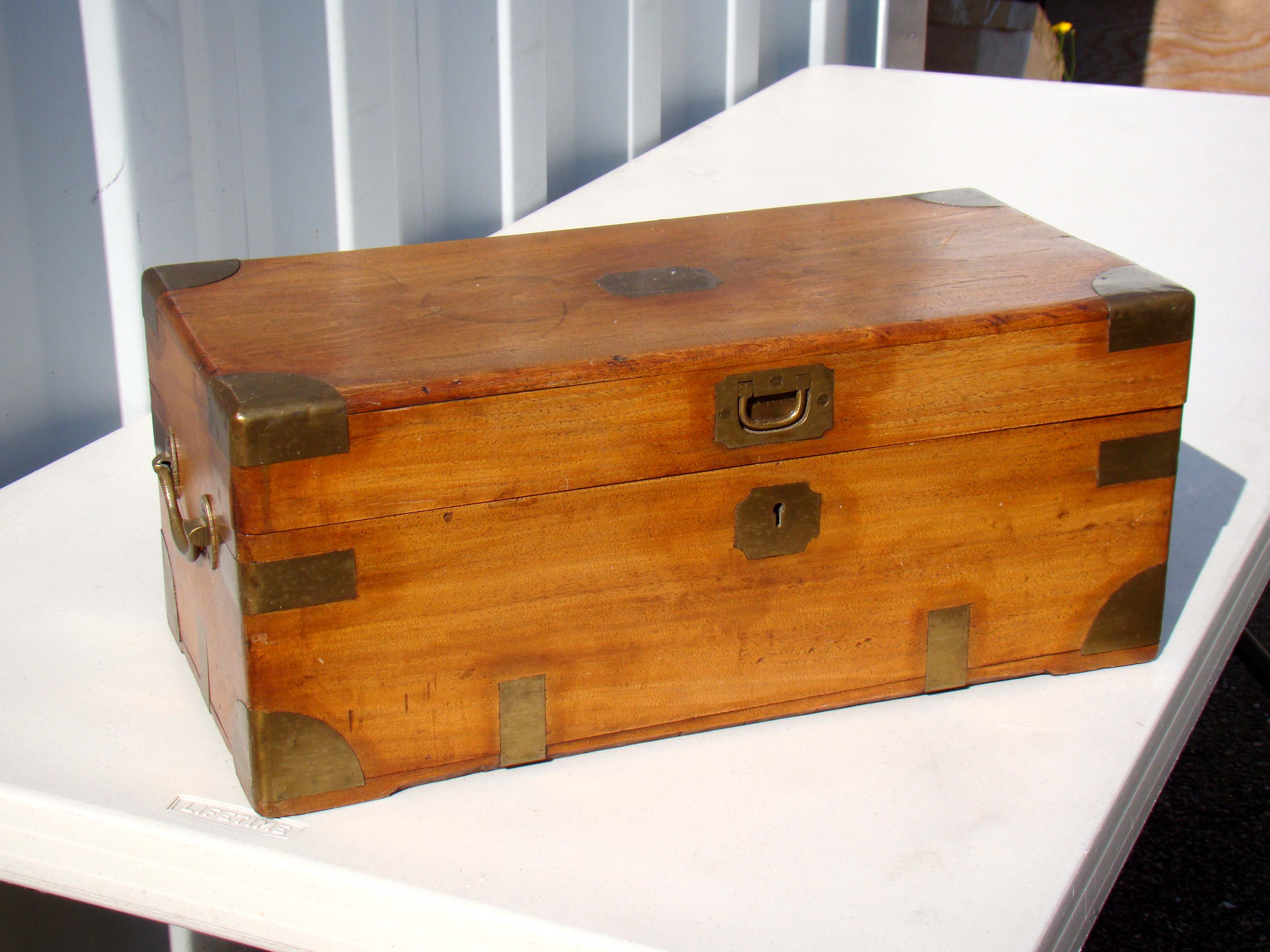 A fine small early 19th century China Trade period brass mounted camphorwood document box circa 1825-1830 — image 2