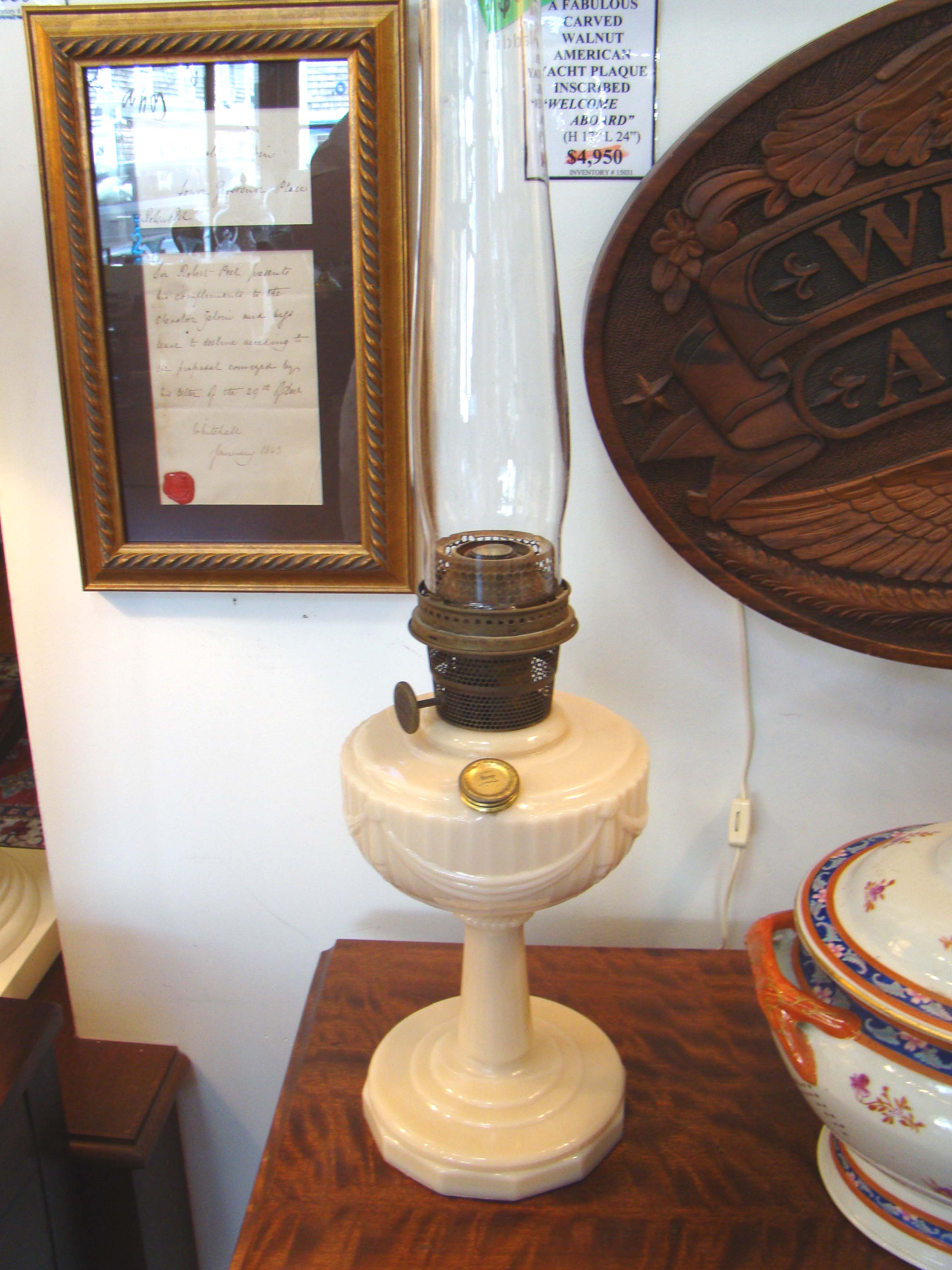 A fine vintage "LINCOLN DRAPE"  Aladdin oil lamp made by the Mantle Lamp Company of Chicago circa 1920