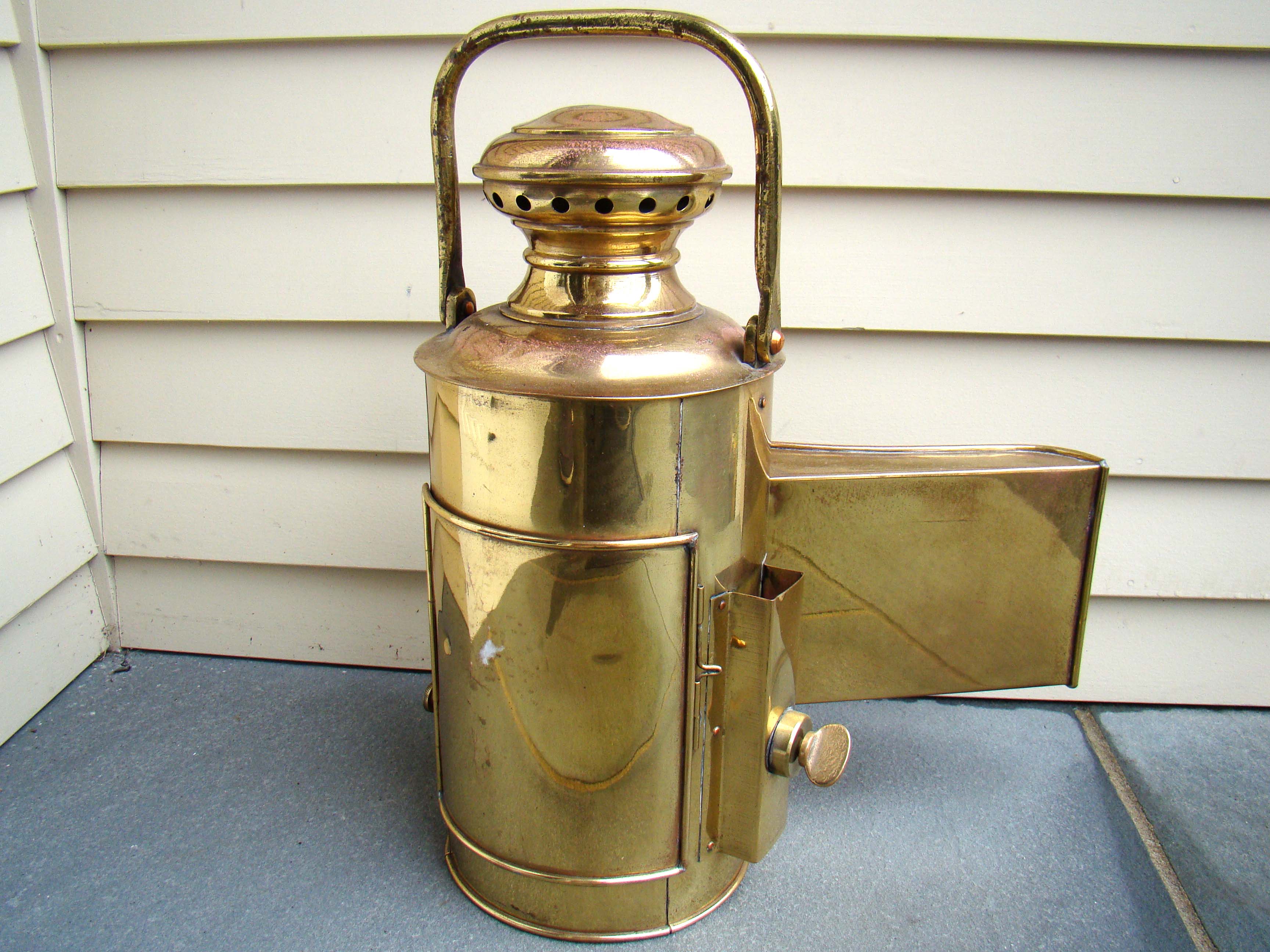 A RARE pair of U.S. Navy "Wing" style ship's bridge lanterns circa 1901-1910 — image 3
