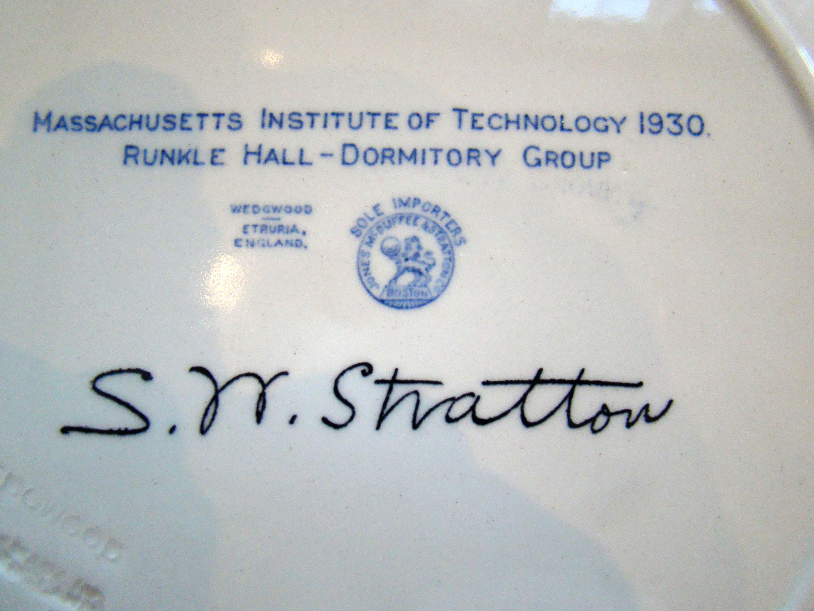 A fine set of four
M. I. T. commemorative plates made by Wedgwood in 1930 — image 2