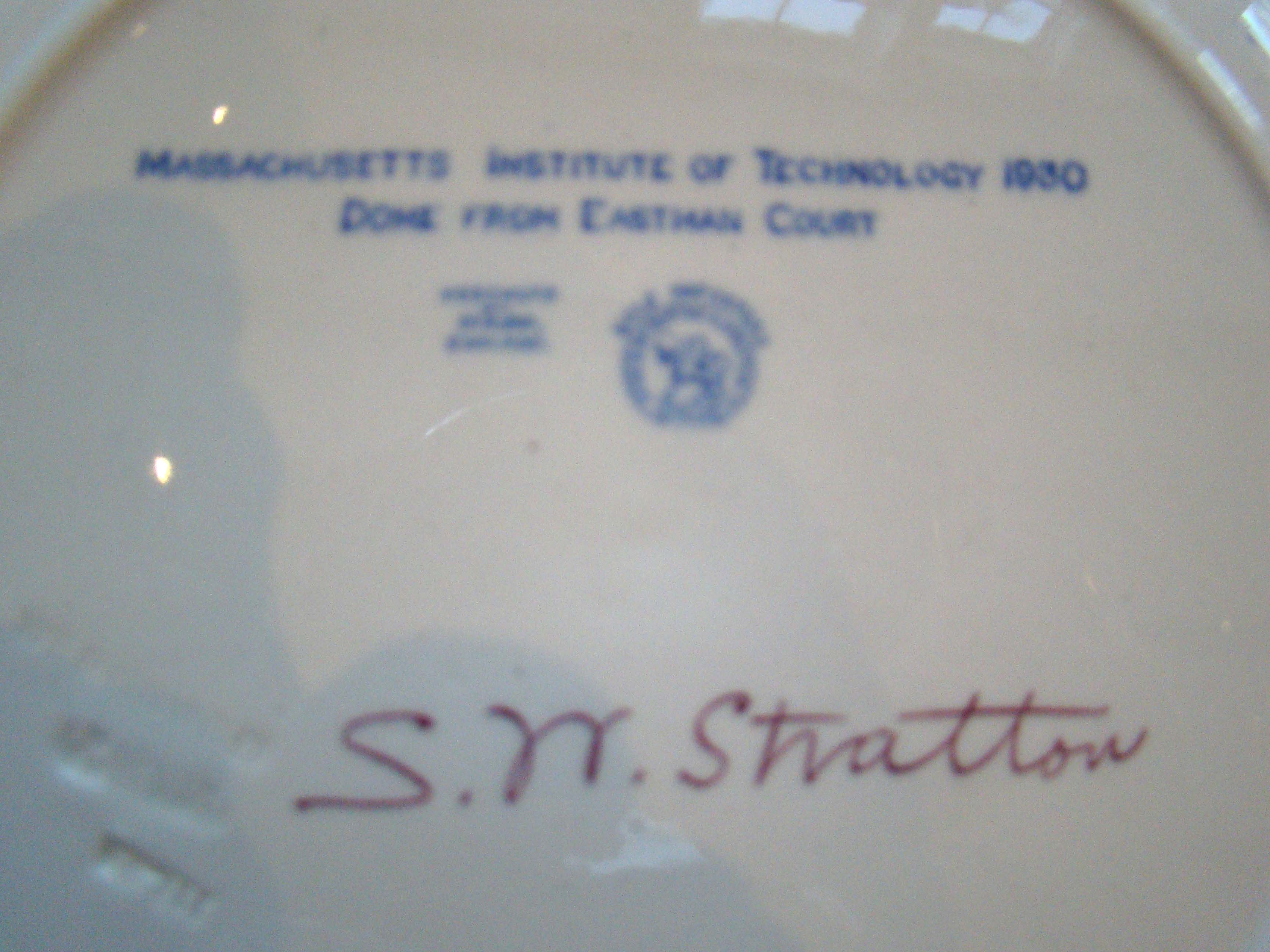 A fine set of four
M. I. T. commemorative plates made by Wedgwood in 1930 — image 3