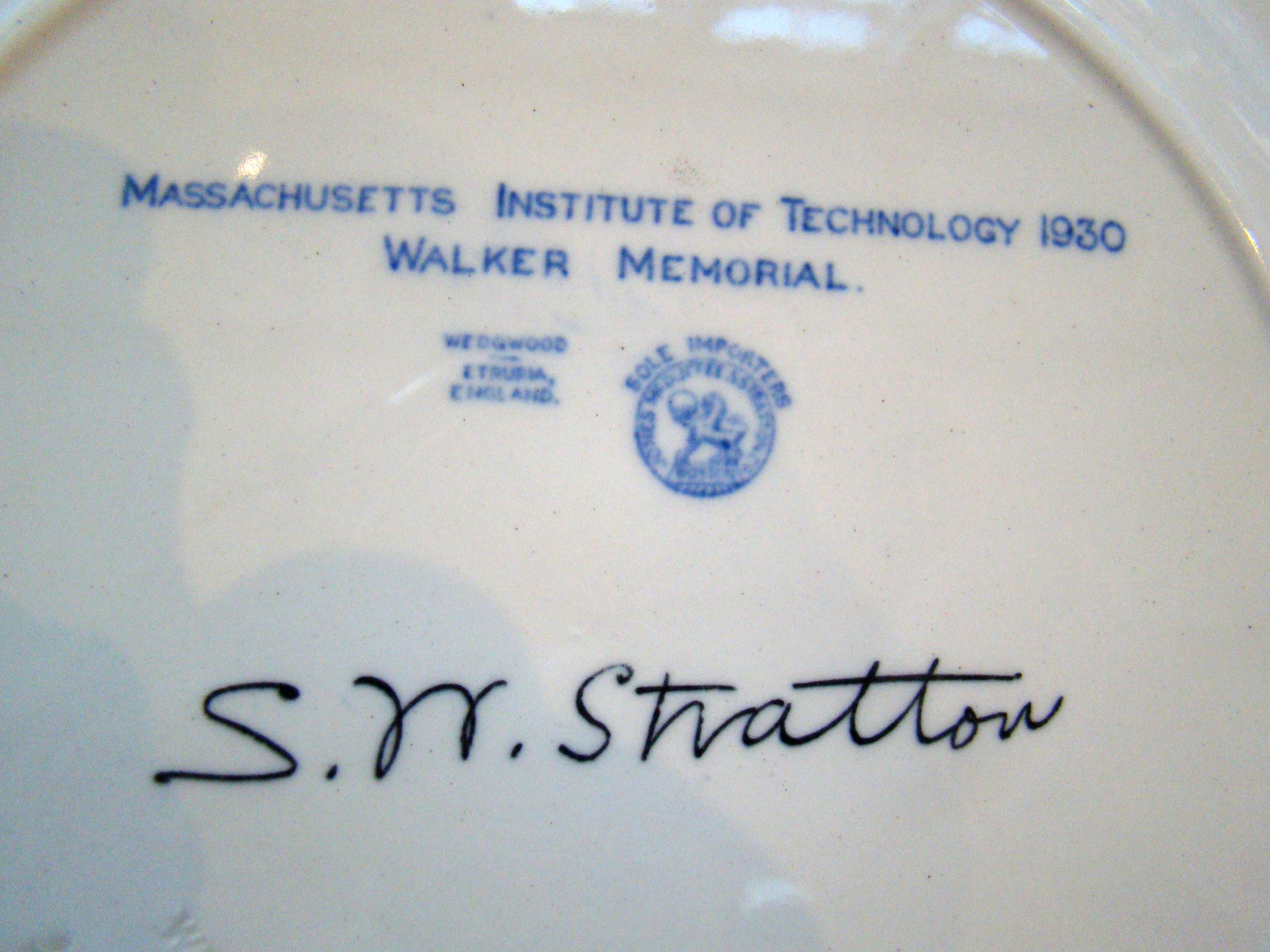 A fine set of four
M. I. T. commemorative plates made by Wedgwood in 1930 — image 4