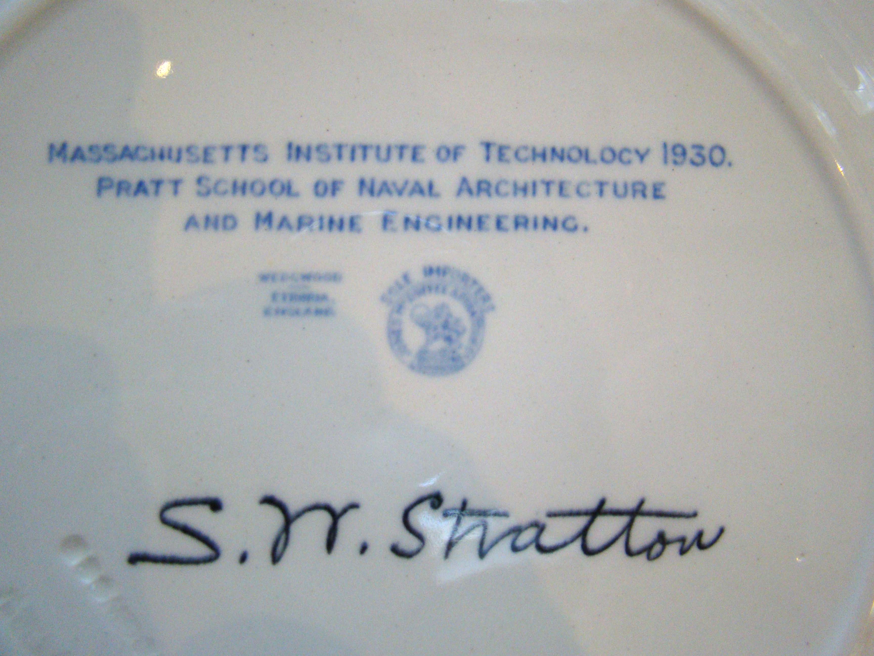 A fine set of four
M. I. T. commemorative plates made by Wedgwood in 1930 — image 5