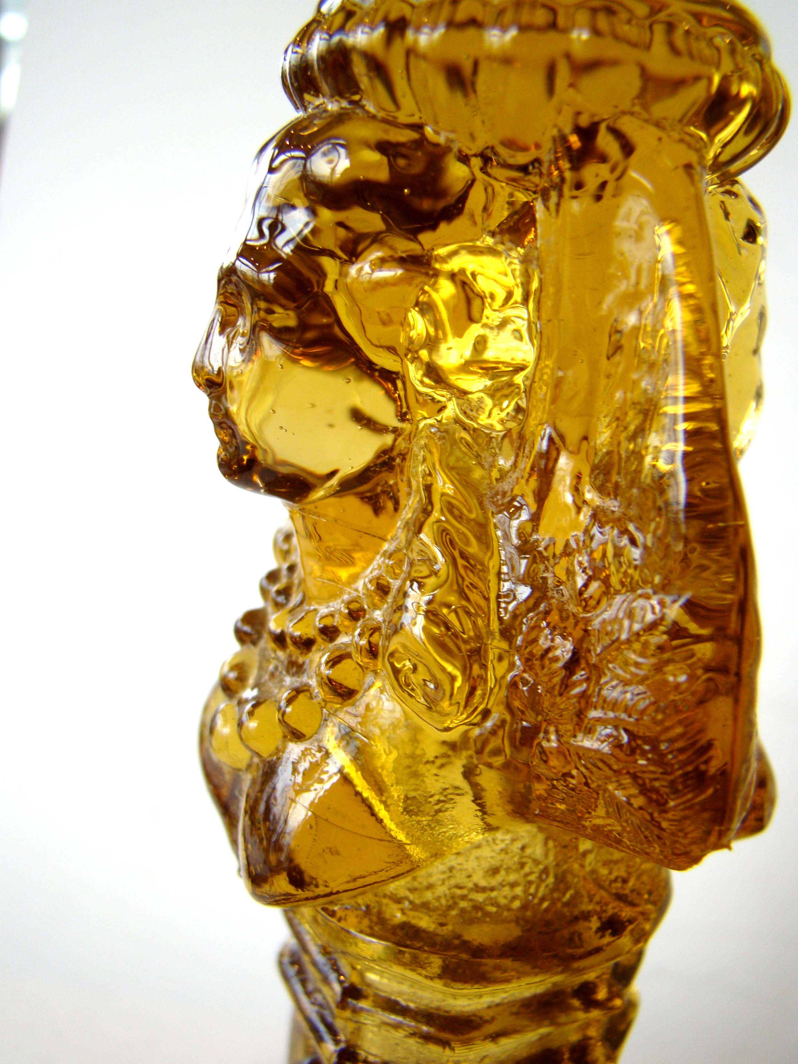 An exceptionally fine and RARE pair of Victorian amber glass candlesticks with female busts — image 3