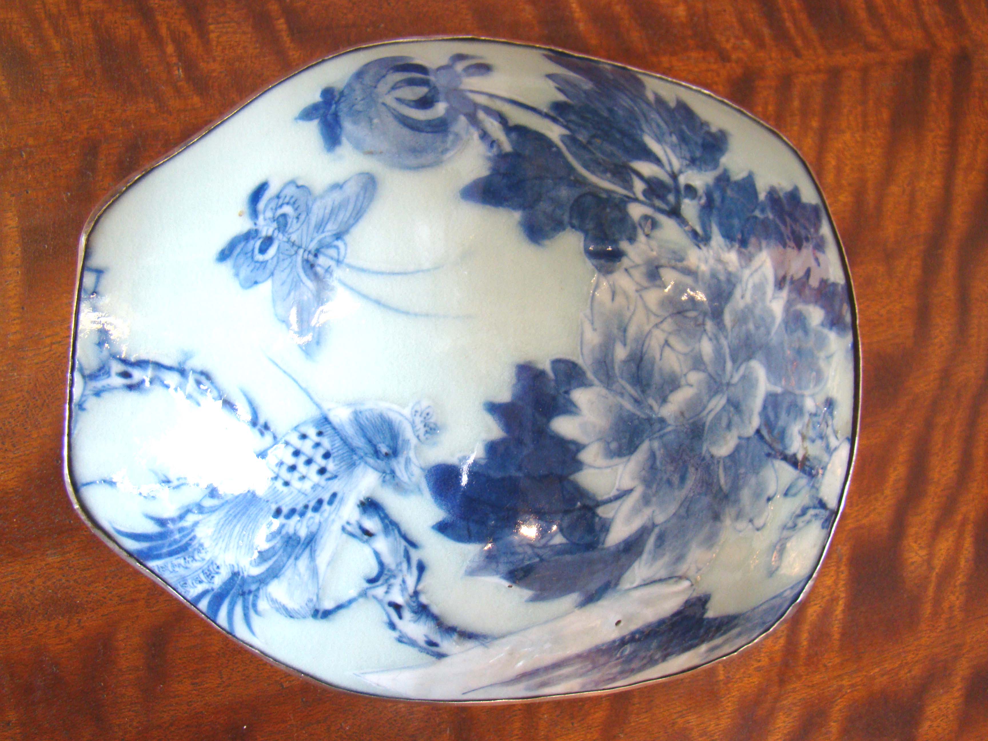 A gorgeous antique Chinese Ming or Ching Dynasty silver mounted porcelain box — image 2