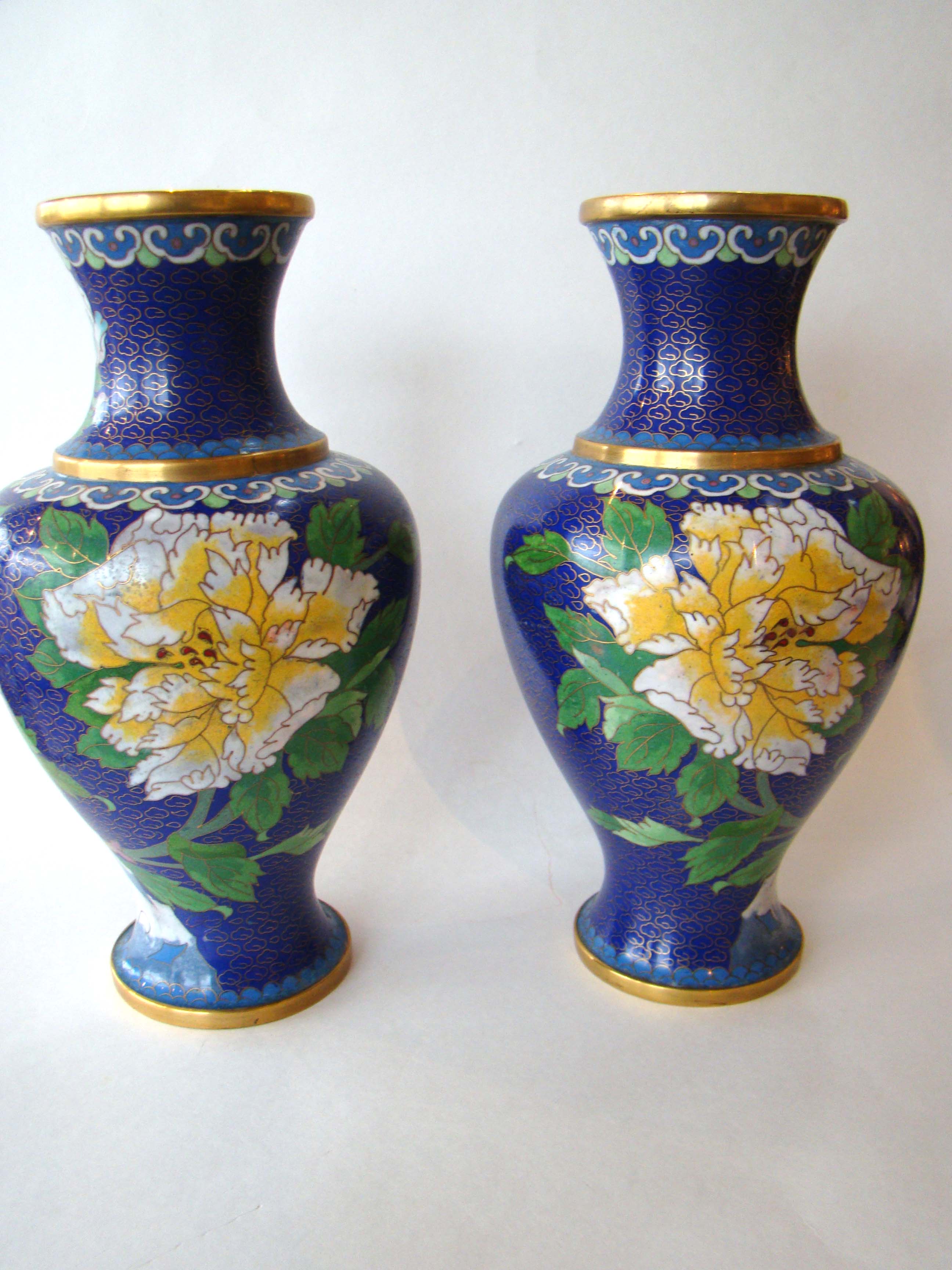 A fabulous pair of Cloisonné vases circa 1900 — image 3