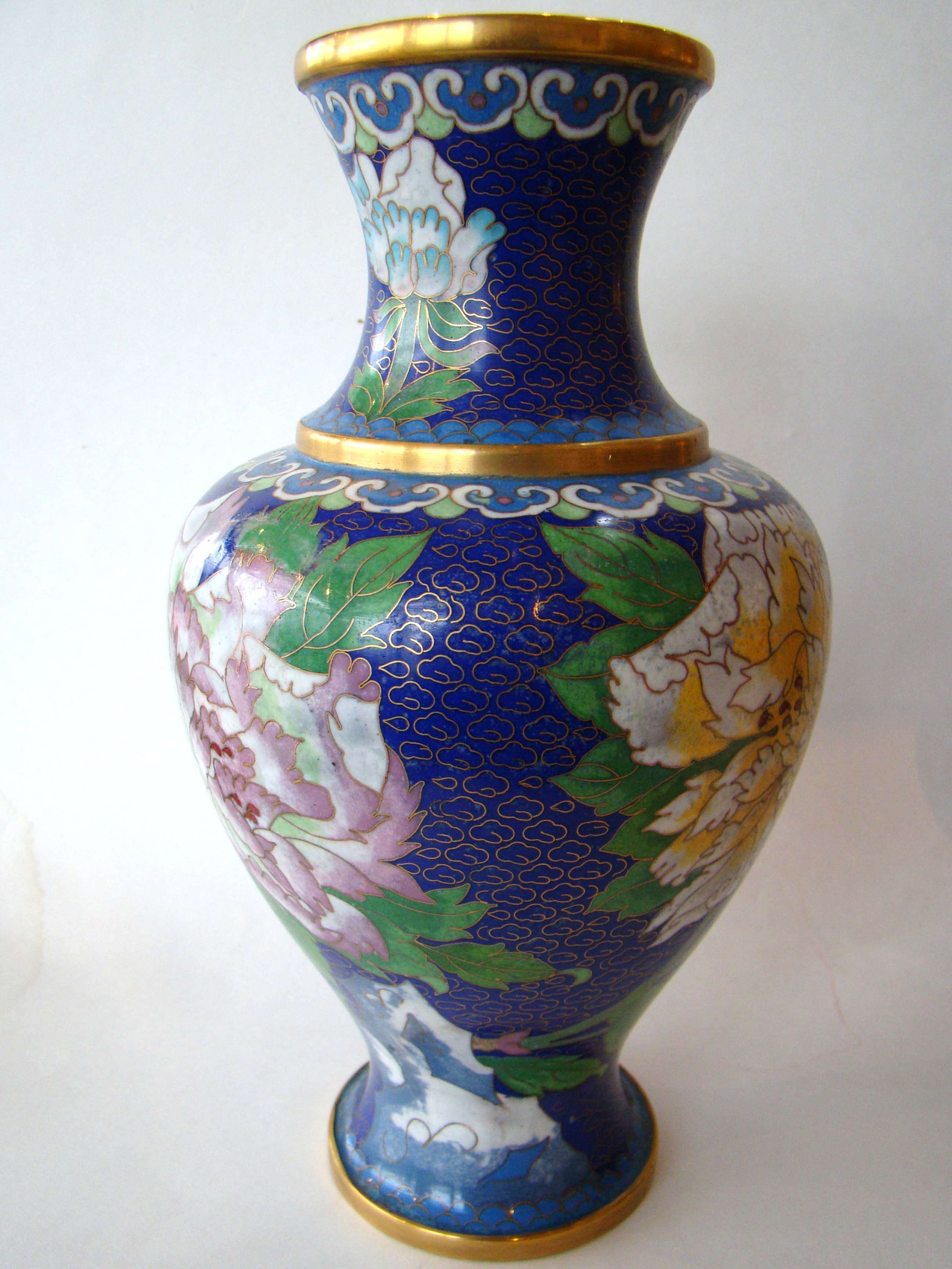 A fabulous pair of Cloisonné vases circa 1900 — image 2