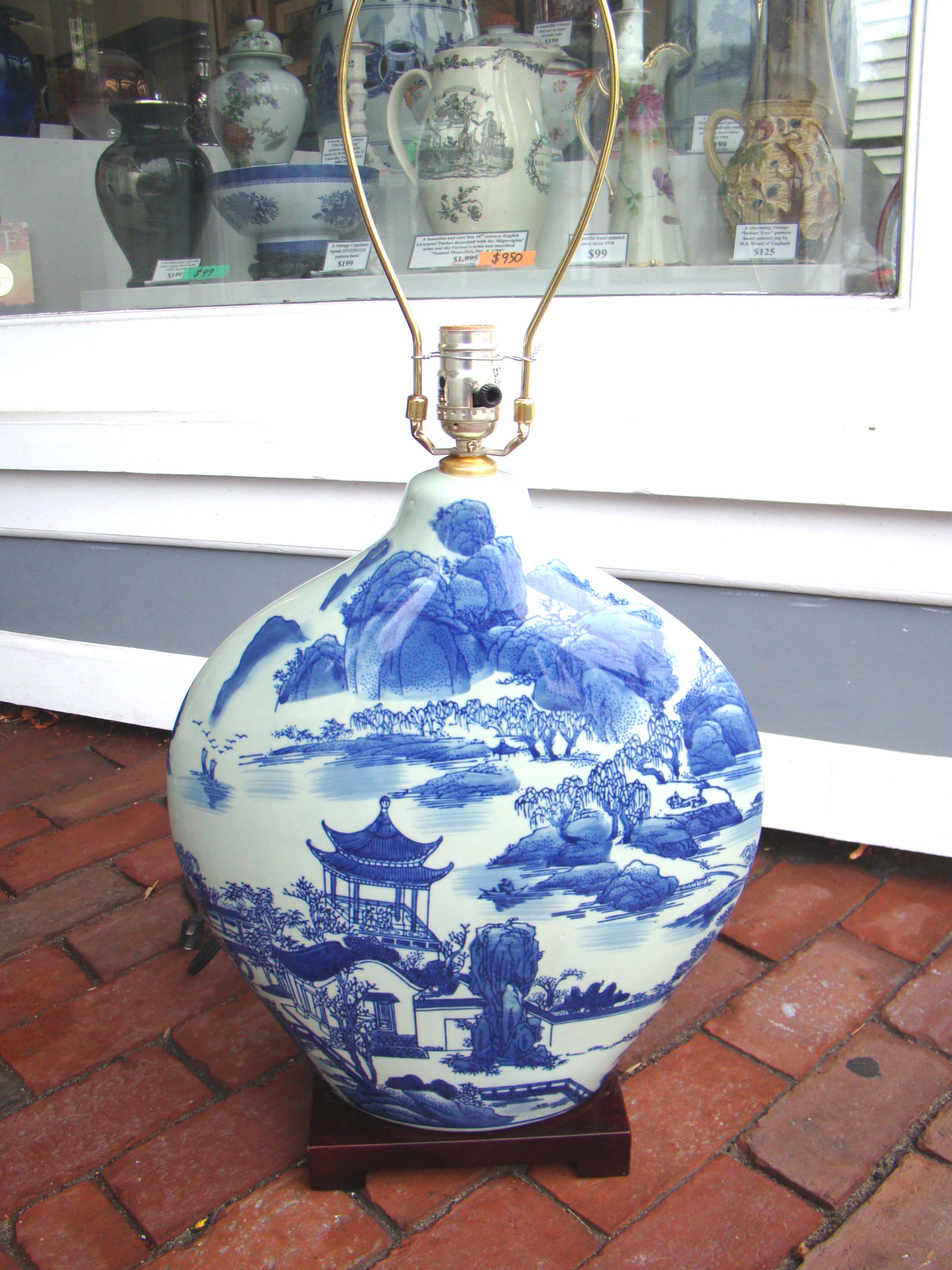A fabulous Chinese Imperial Flask form lamp