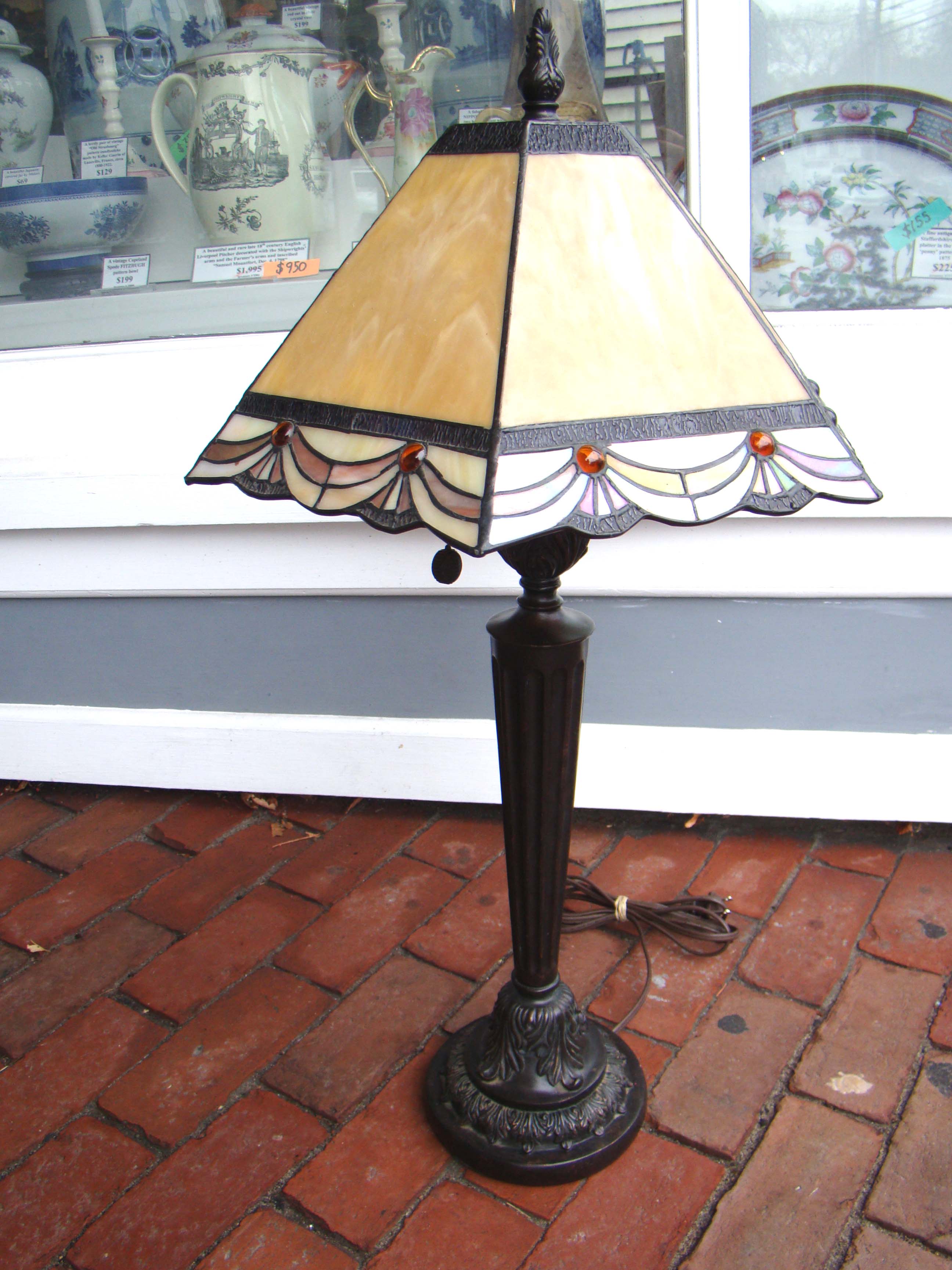A gorgeous "TIFFANY" style lamp — image 2