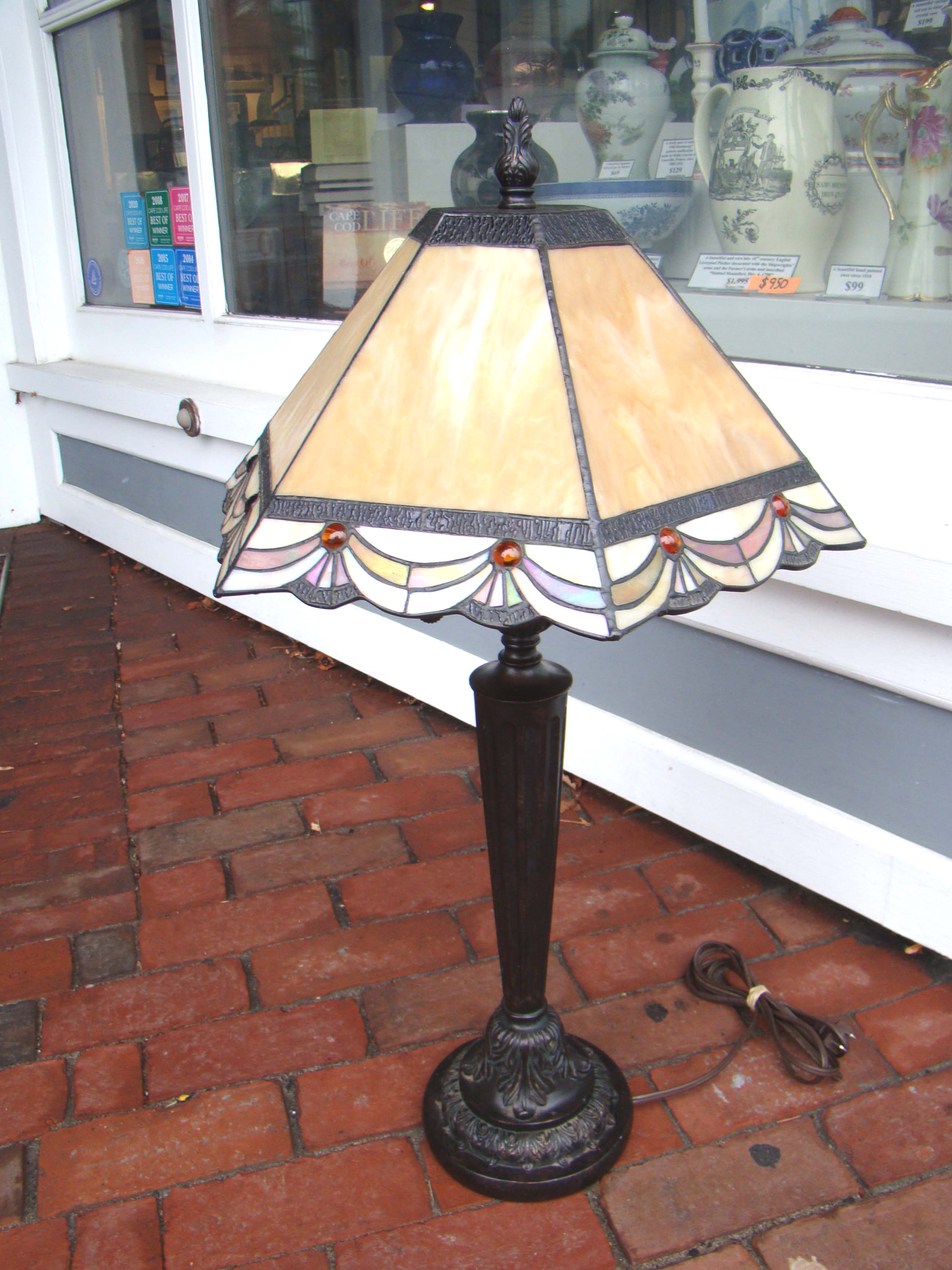 A gorgeous "TIFFANY" style lamp