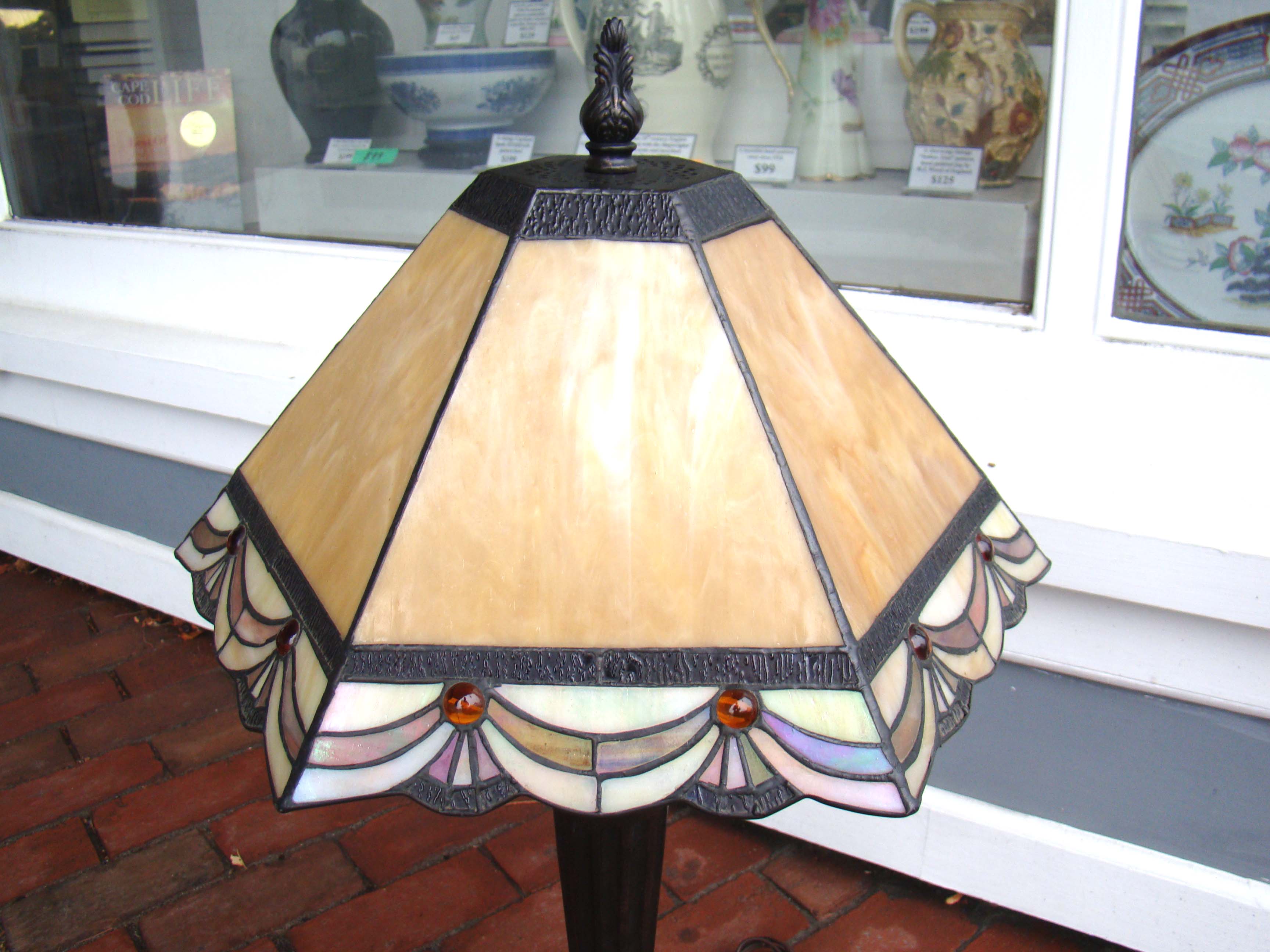 A gorgeous "TIFFANY" style lamp — image 3