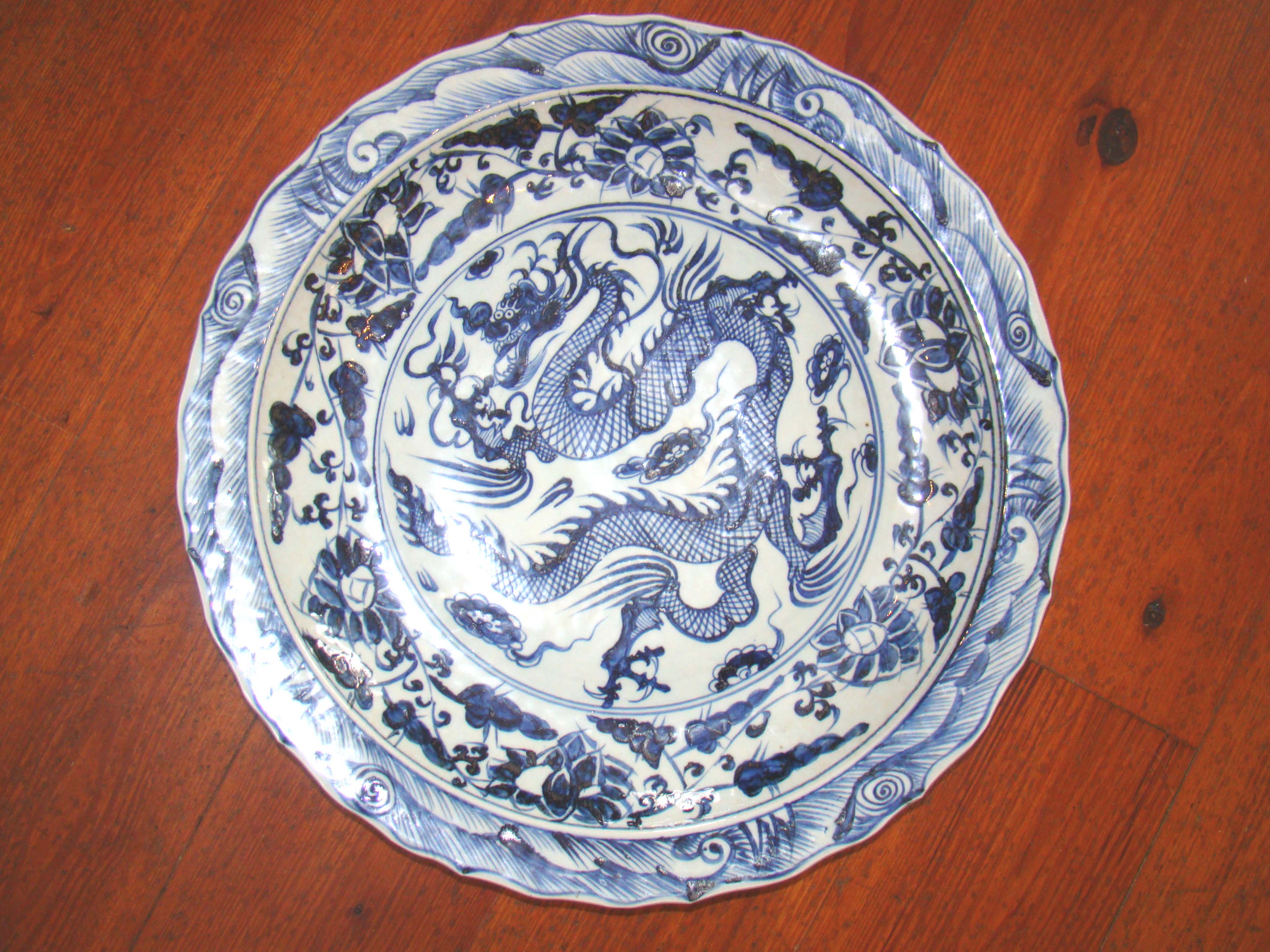 An impressive Chinese "dragon' motif Imperial Charger 20th century