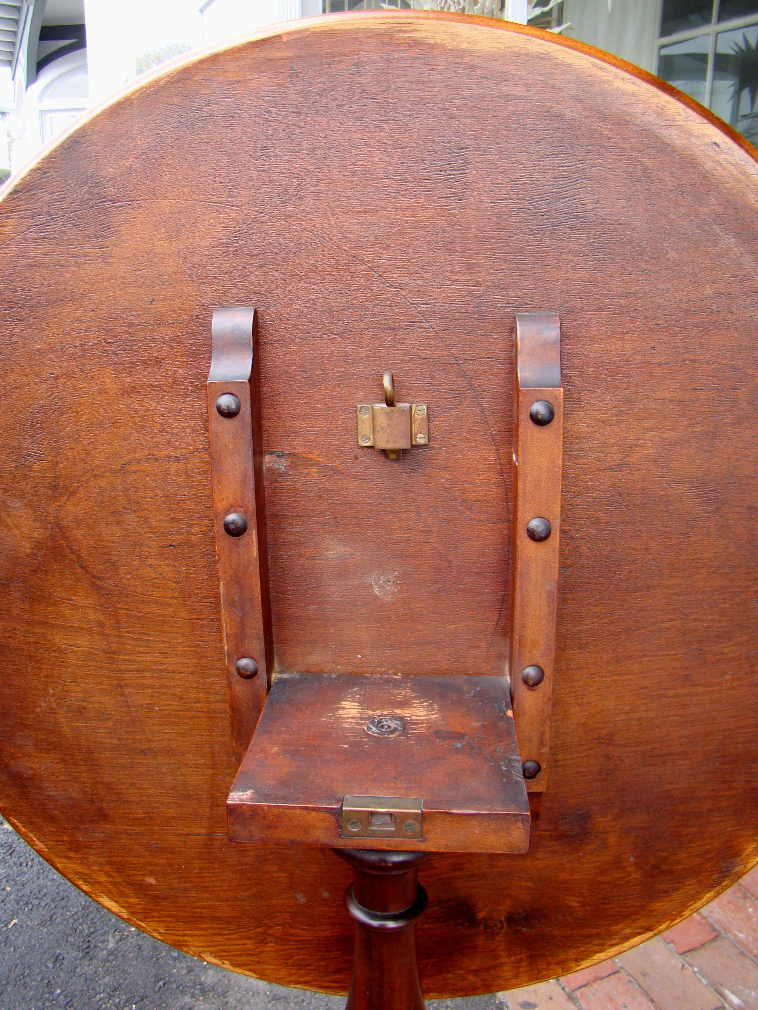 A wonderful 19th century American Queen Anne style tilt-top tea table with fabulous marquetry inlay  — image 3