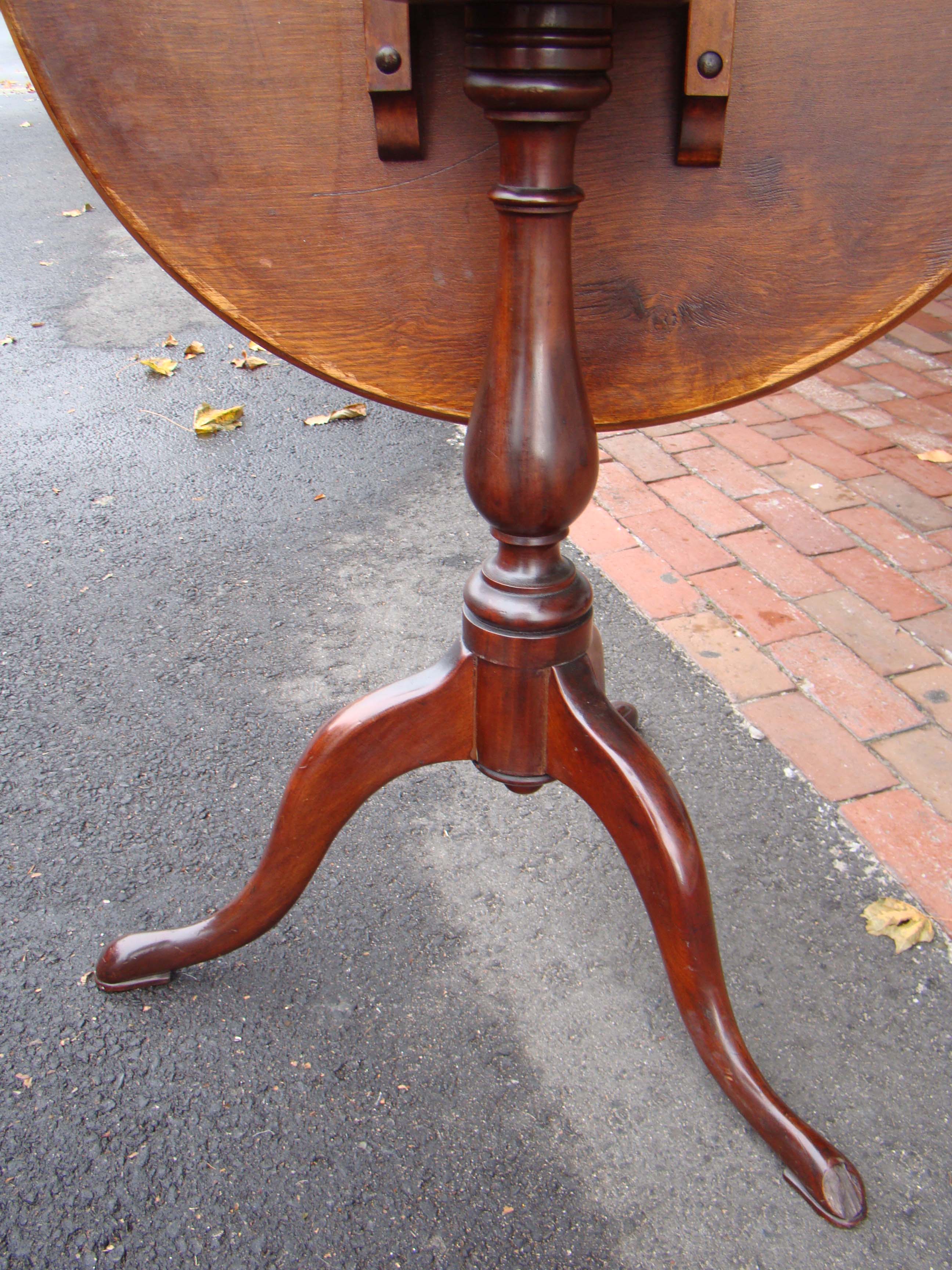 A wonderful 19th century American Queen Anne style tilt-top tea table with fabulous marquetry inlay  — image 4