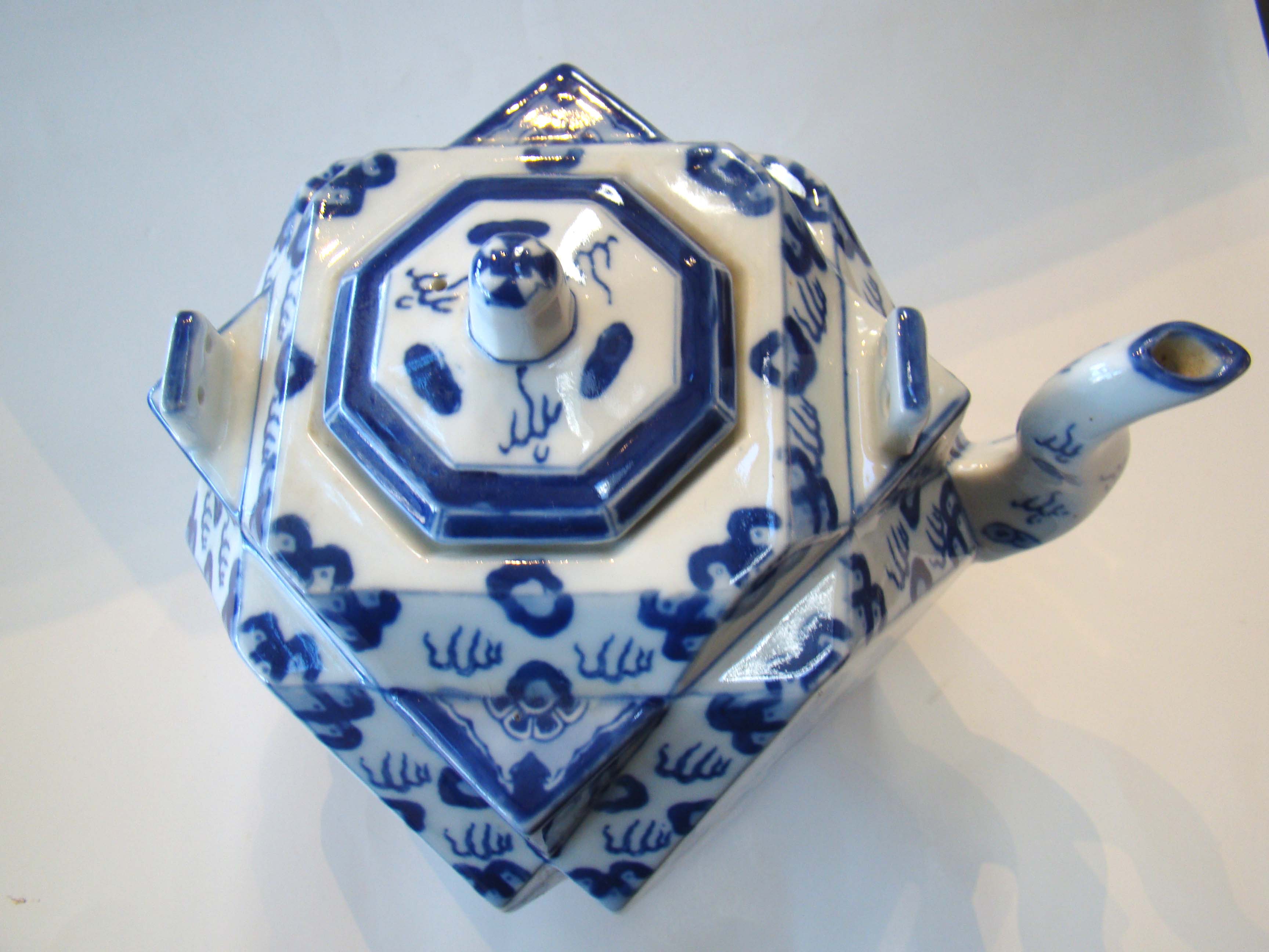 An unusual Chinese faceted square form teapot with dragon decoration — image 2