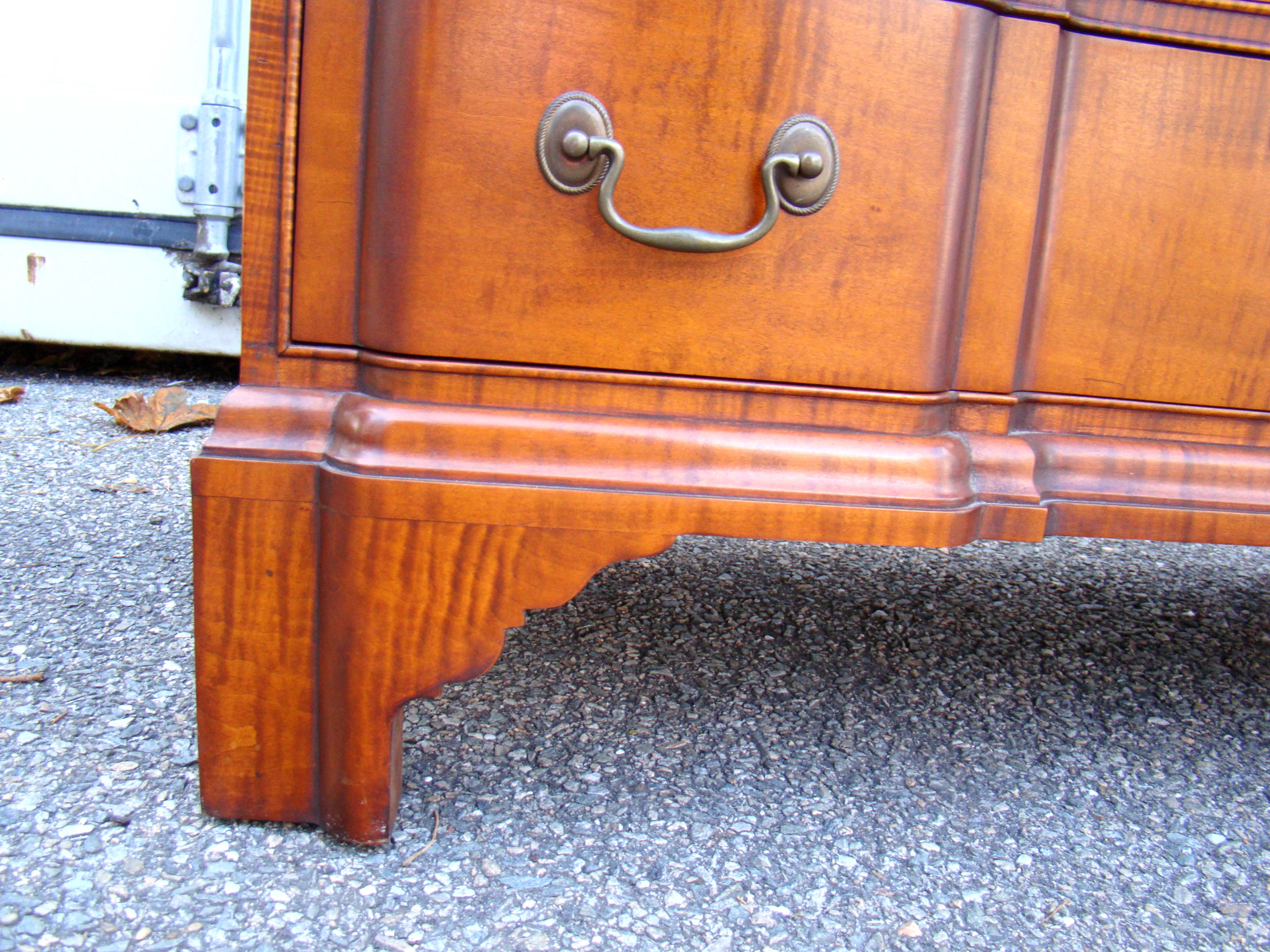 A fine 18th century 'style' tiger maple Block-Front chest made by Eldred Wheeler — image 5
