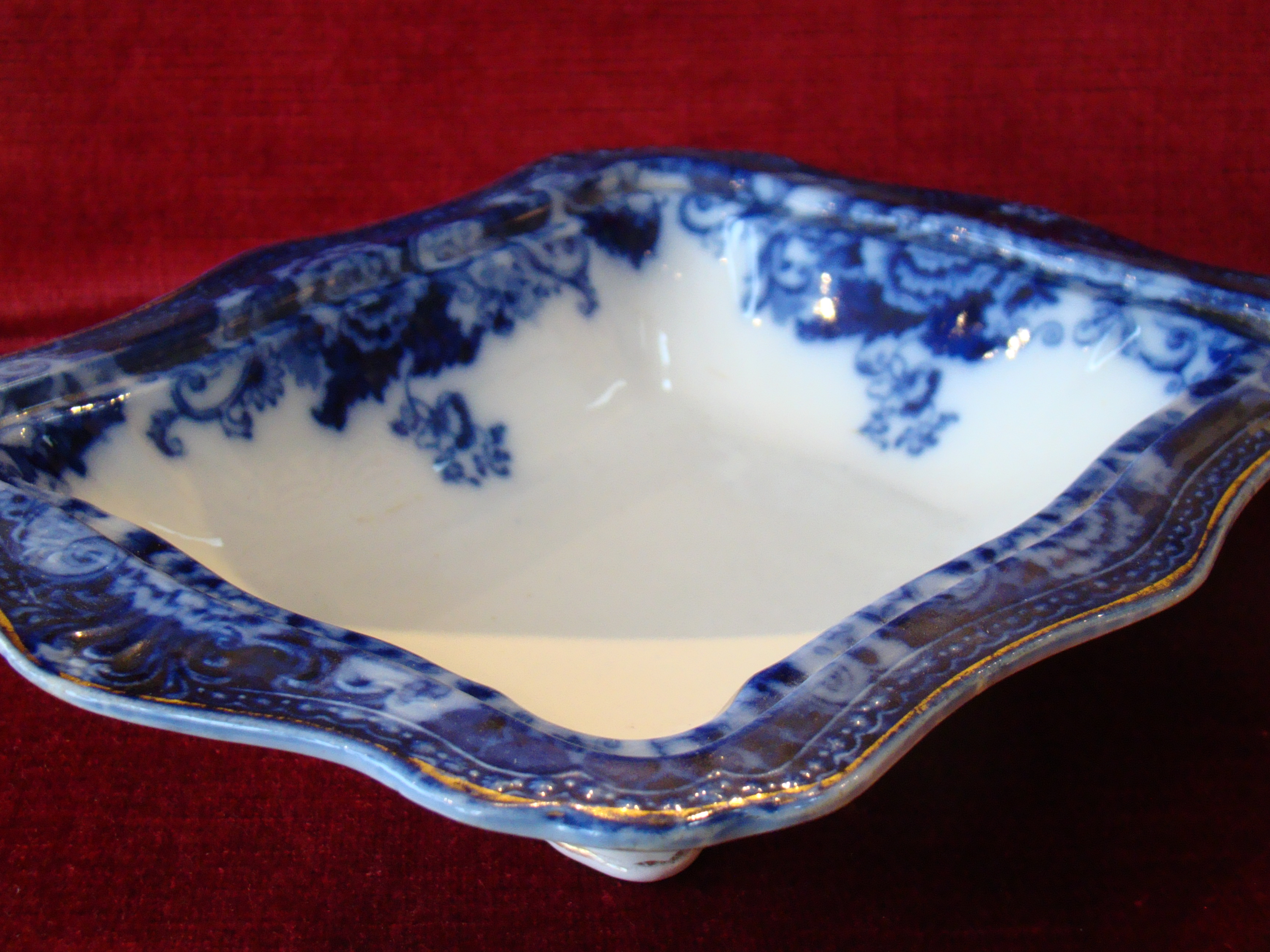 A beautiful 19th century "FLOW BLUE" covered vegetable tureen by Enoch Wood & Sons, circa 1891 — image 2