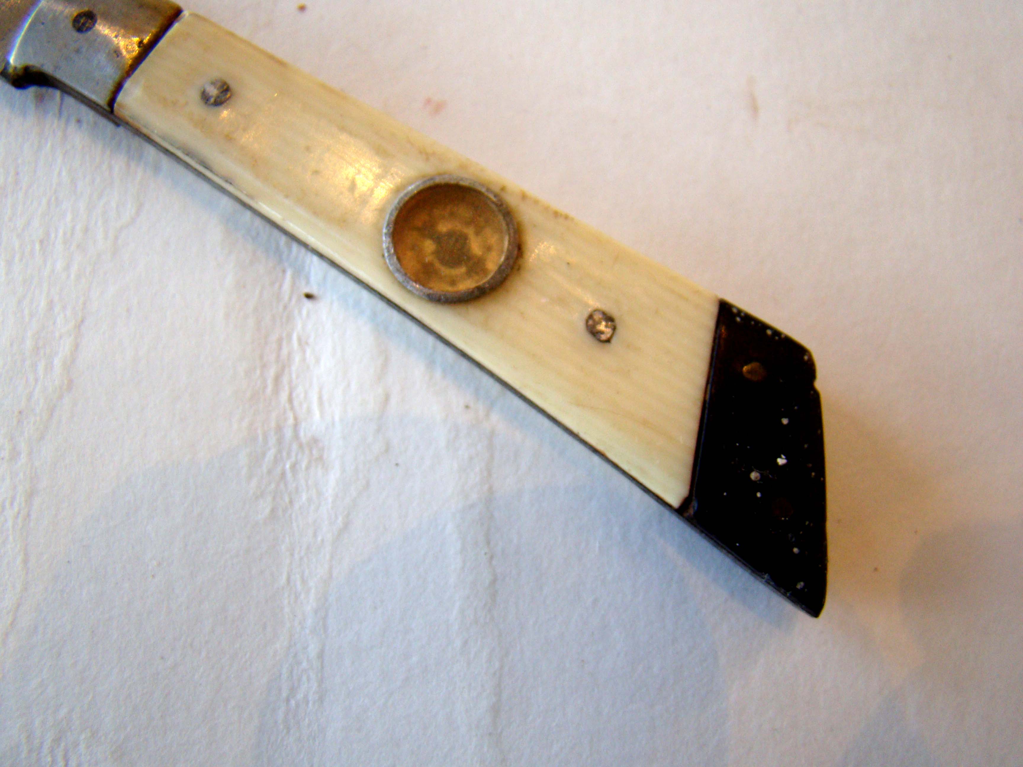A very rare sailor-made whalebone knife with inset compass in the handle — image 2