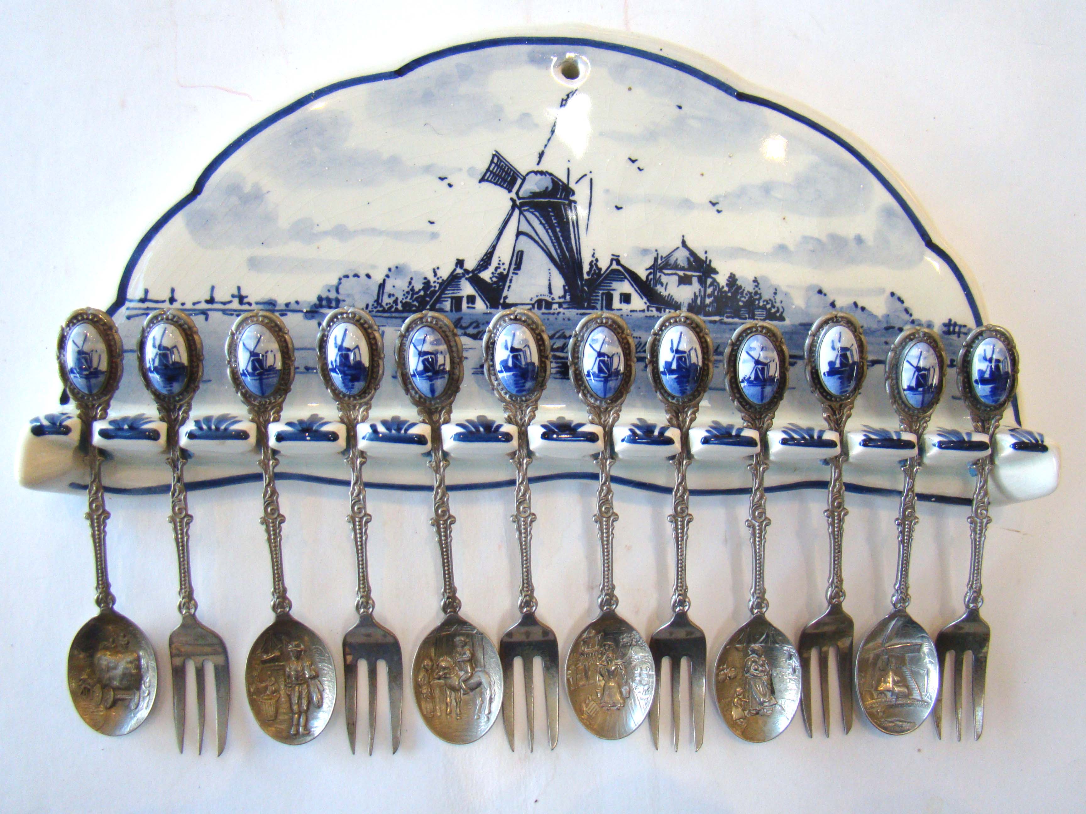 An attractive vintage hand painted Dutch Delft spoon and fork rack circa 1950