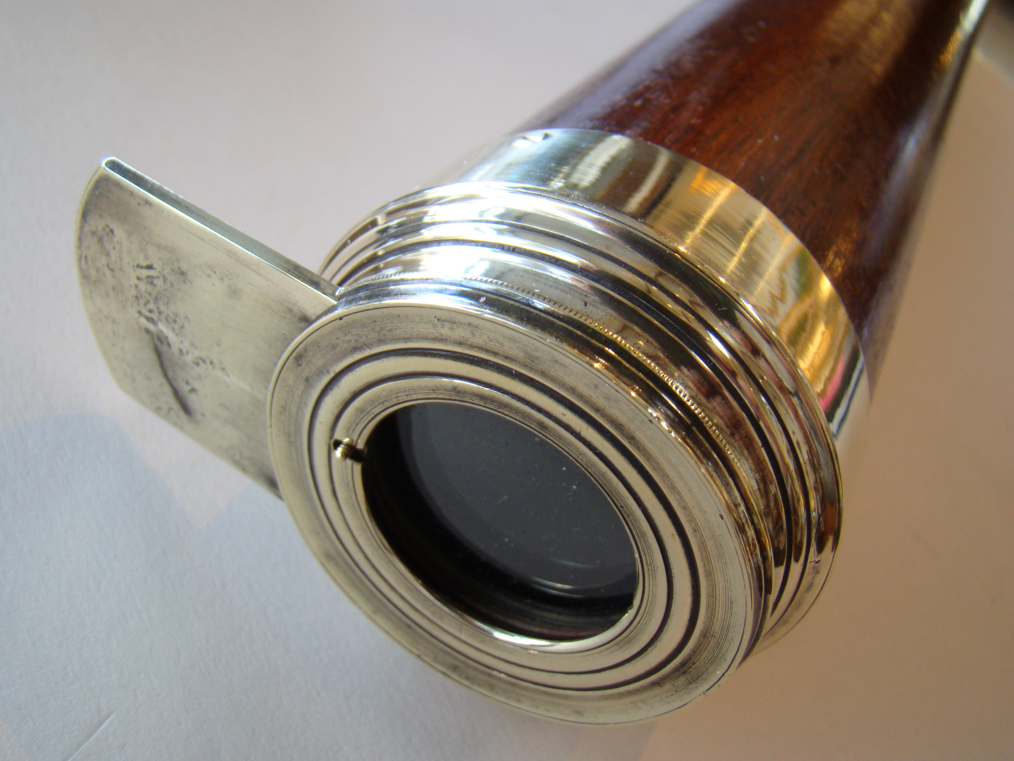 An attractive early 19th century Captain's two-draw telescope with beautiful mahogany barrel circa 1830 — image 2
