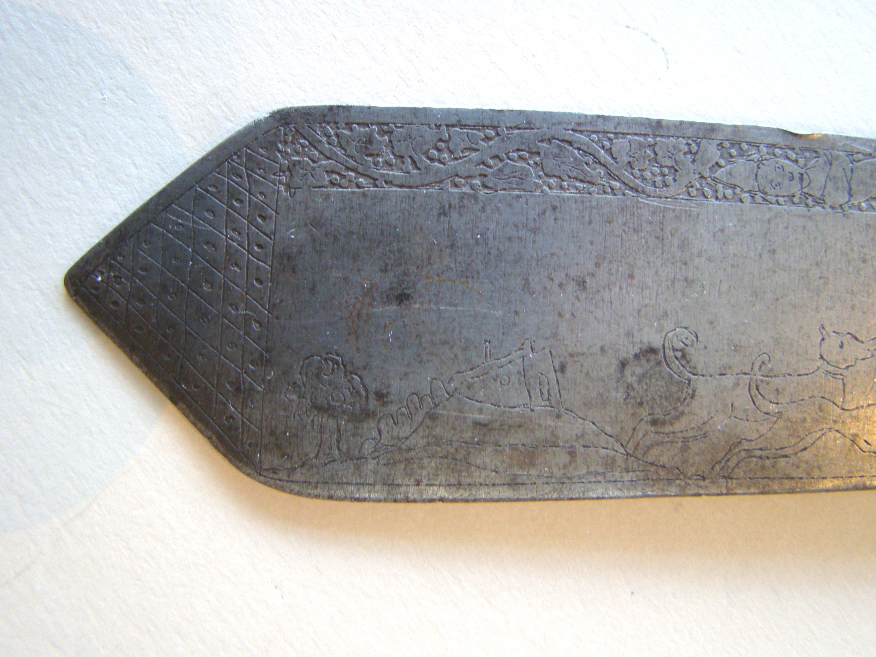 A RARE ceremonial knife, possibly 17th century, having a brass handle featuring a King holding his orb and sceptre — image 3