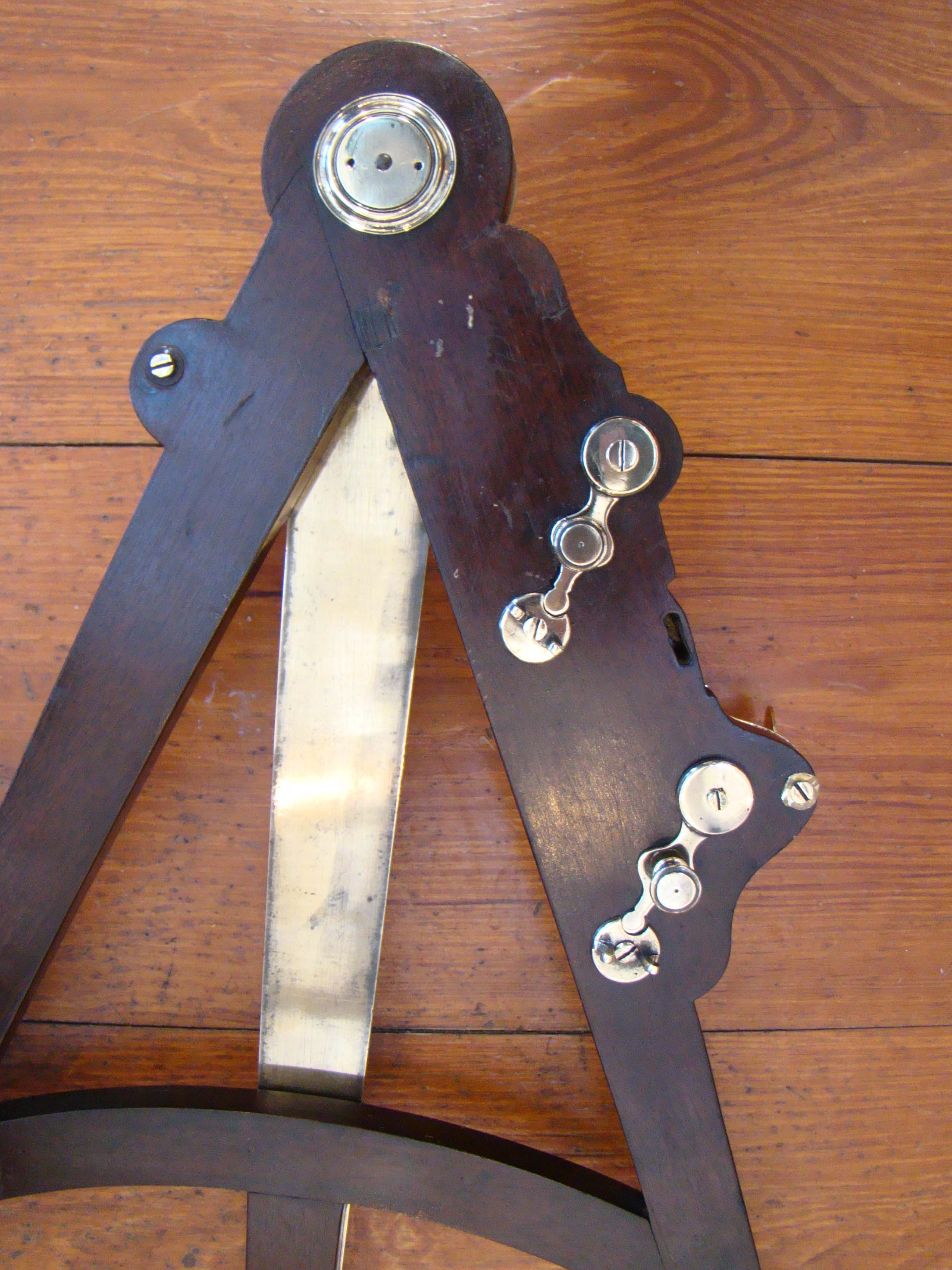 A fine and RARE Mariner's Octant made in London between 1751-1771 by Thomas Heath & Tycho Wing — image 3