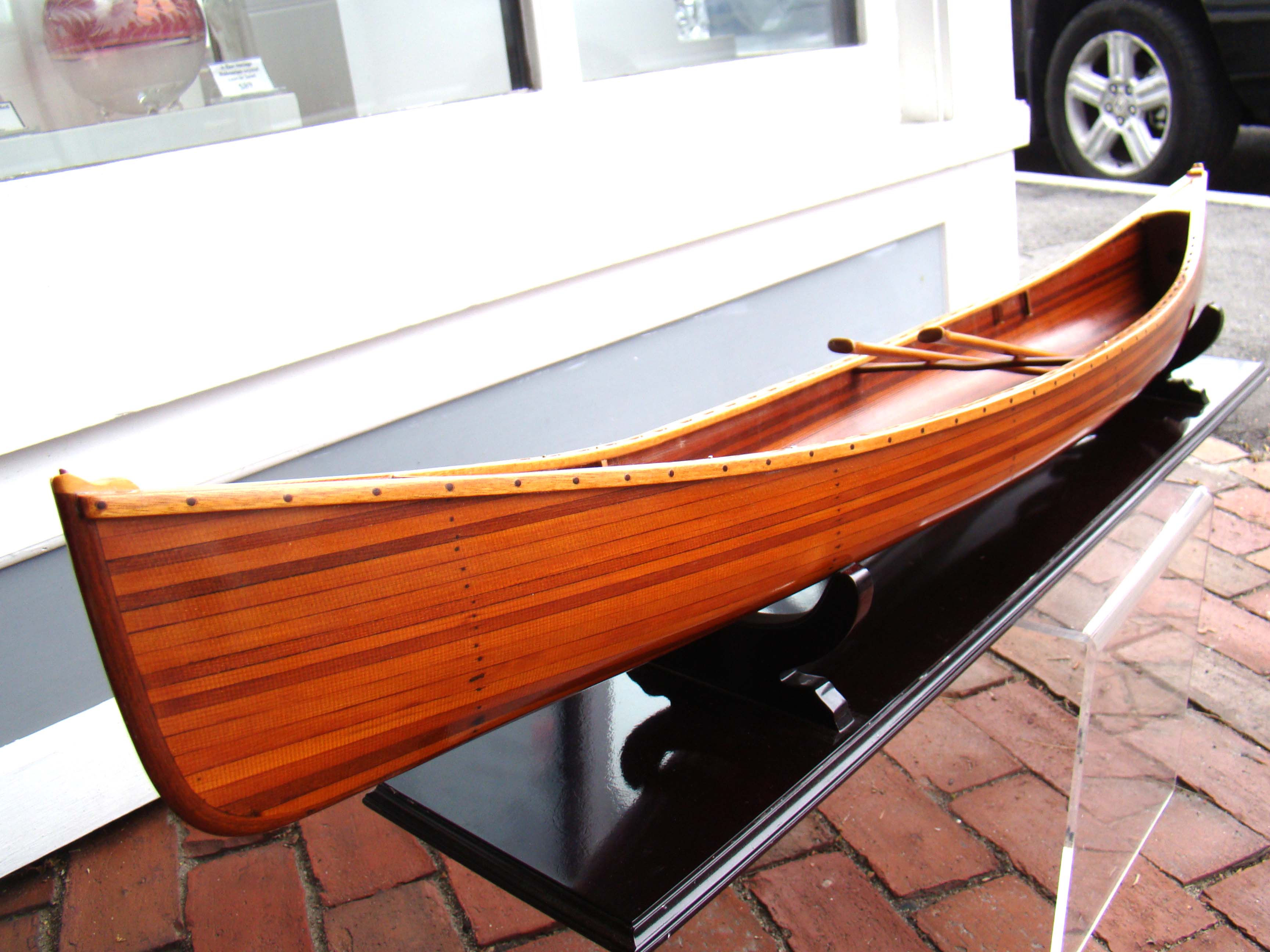 A fabulous scratch-built contemporary scale model of a canoe 43" long — image 2