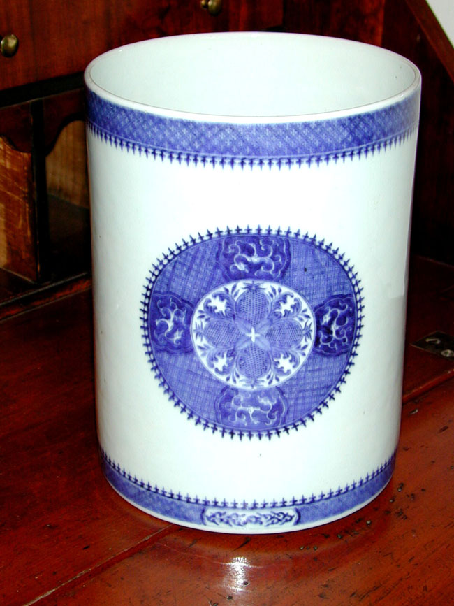 Fine Large Early 19th Century Chinese Export "Fitzhugh" Strap Handled Mug — image 2
