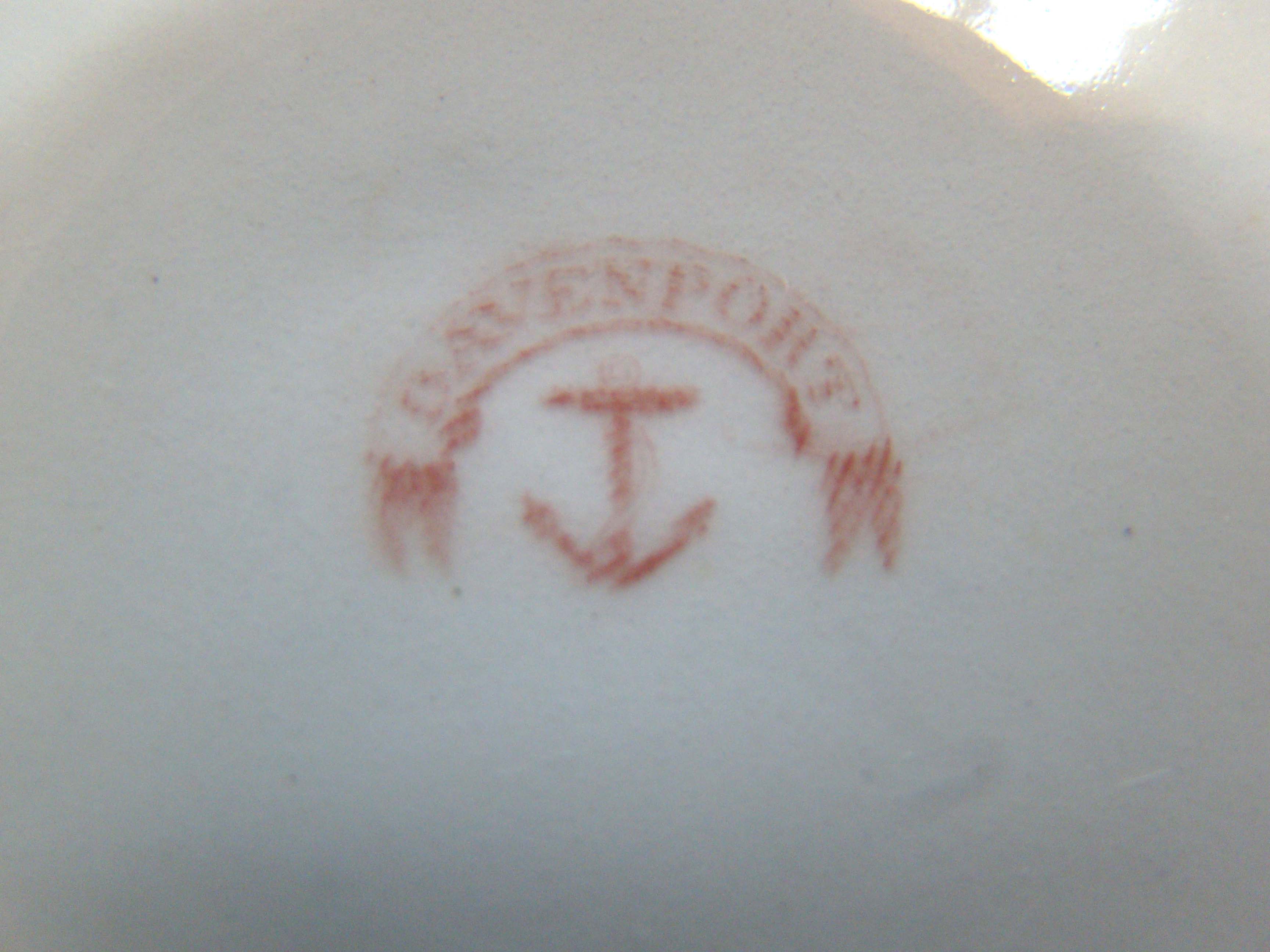 A rare set of eight early 19th century Ironstone dinner plates made by Davenport of Staffordshire circa 1815 — image 3
